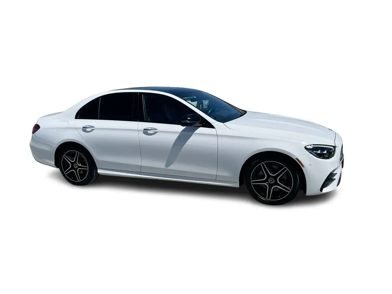Mercedes-Benz E-Class снимка Mercedes-Benz E-Class
