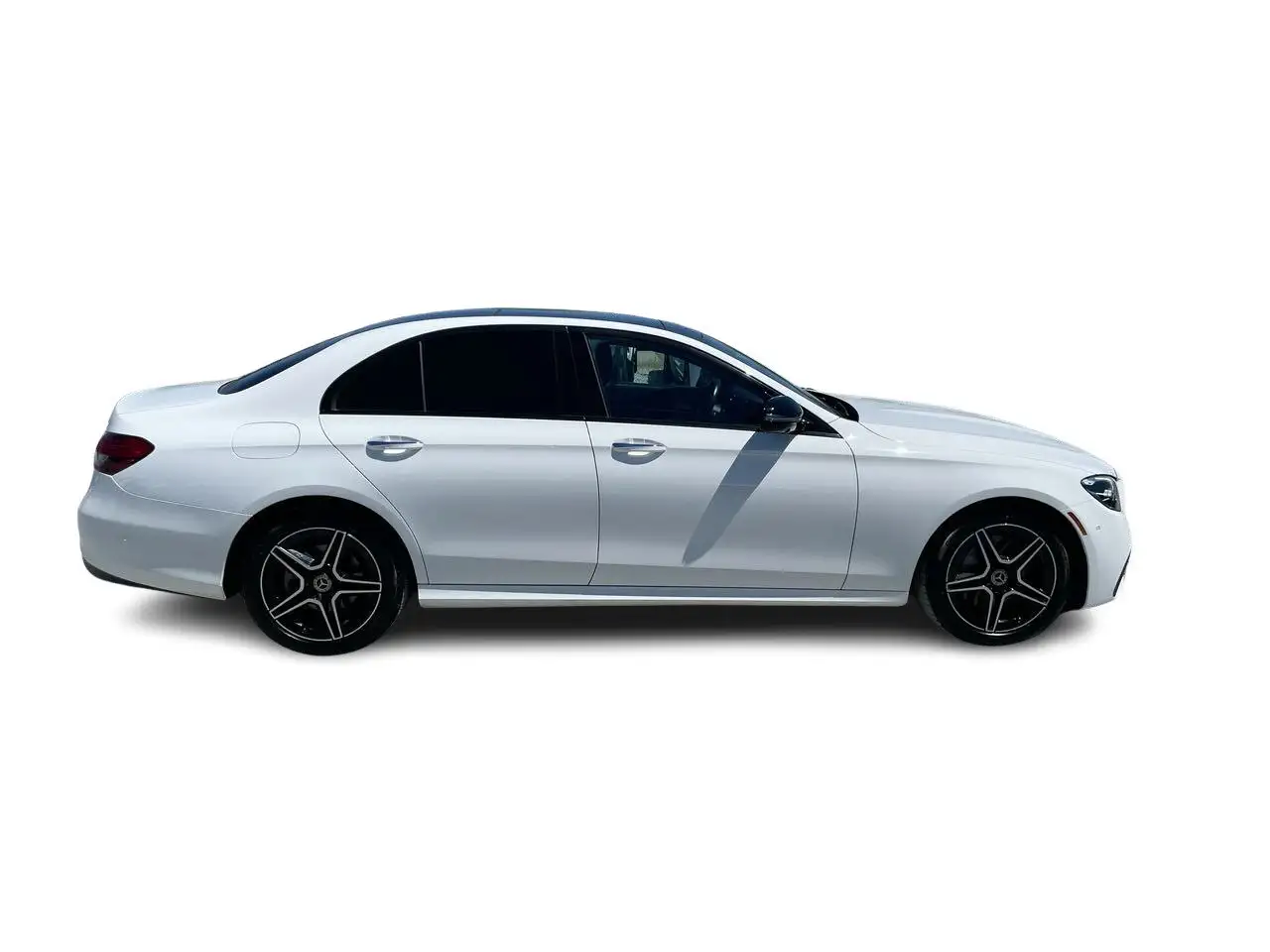 Mercedes-Benz E-Class снимка Mercedes-Benz E-Class
