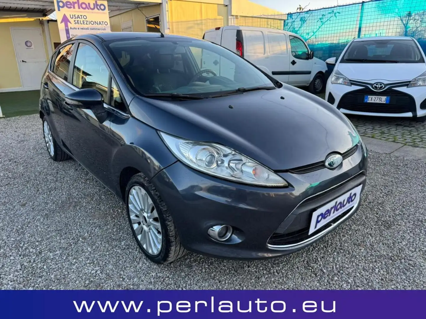 Ford Fiesta 1.2 82 CV 5 porte Titanium Grigio - 2