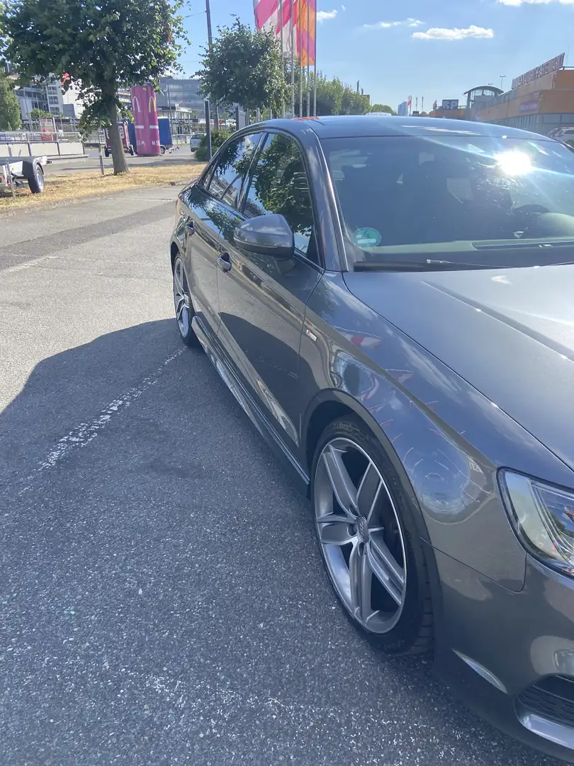 Audi A3 2.0 TDI Limousine quattro S tronic sport Grau - 2