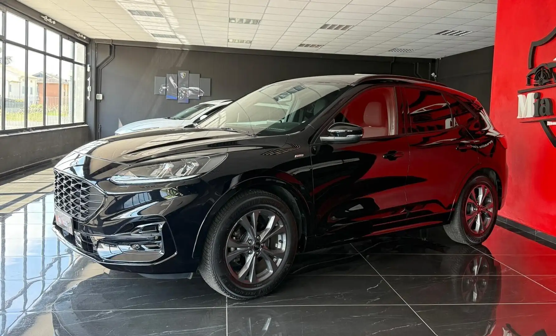 Ford Kuga 1.5 EcoBlue 120 CV aut. 2WD ST-Line X Zwart - 1