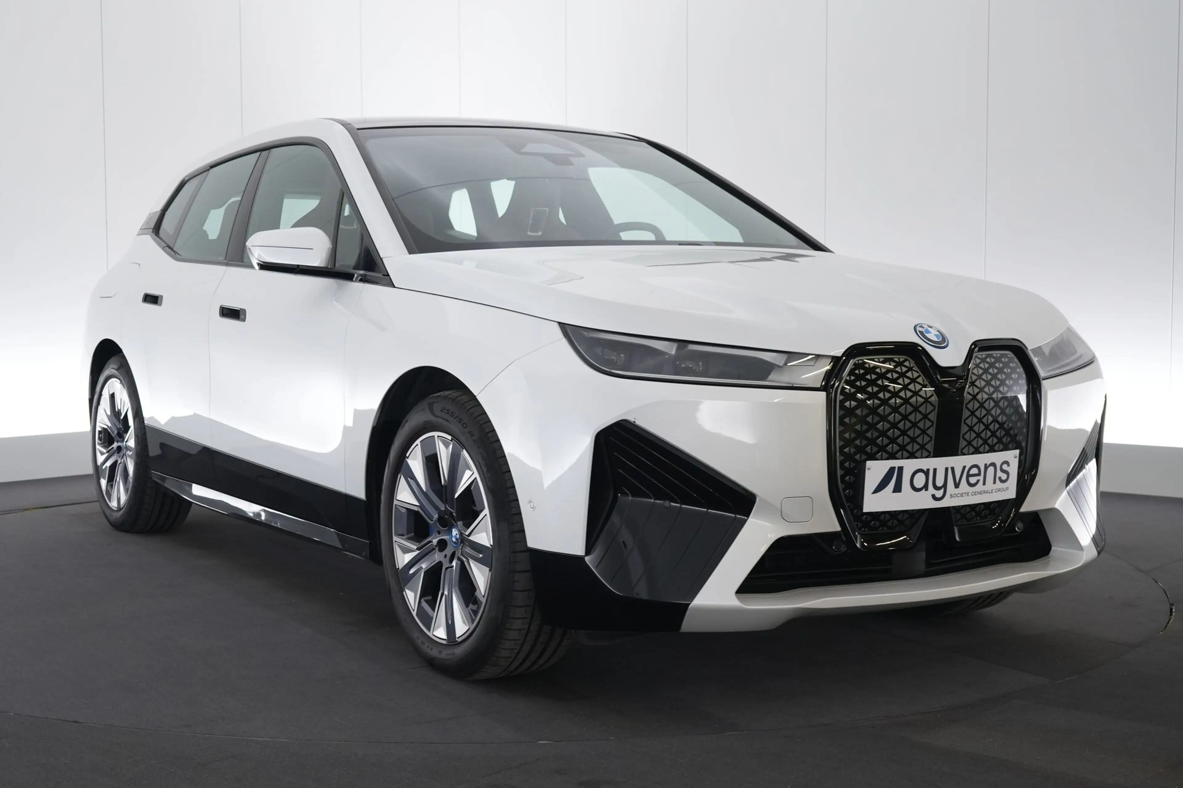 BMW iX 100 kWh xDrive50 Sport LEDER/CUIR LED GPS PDC 360° — photo 3