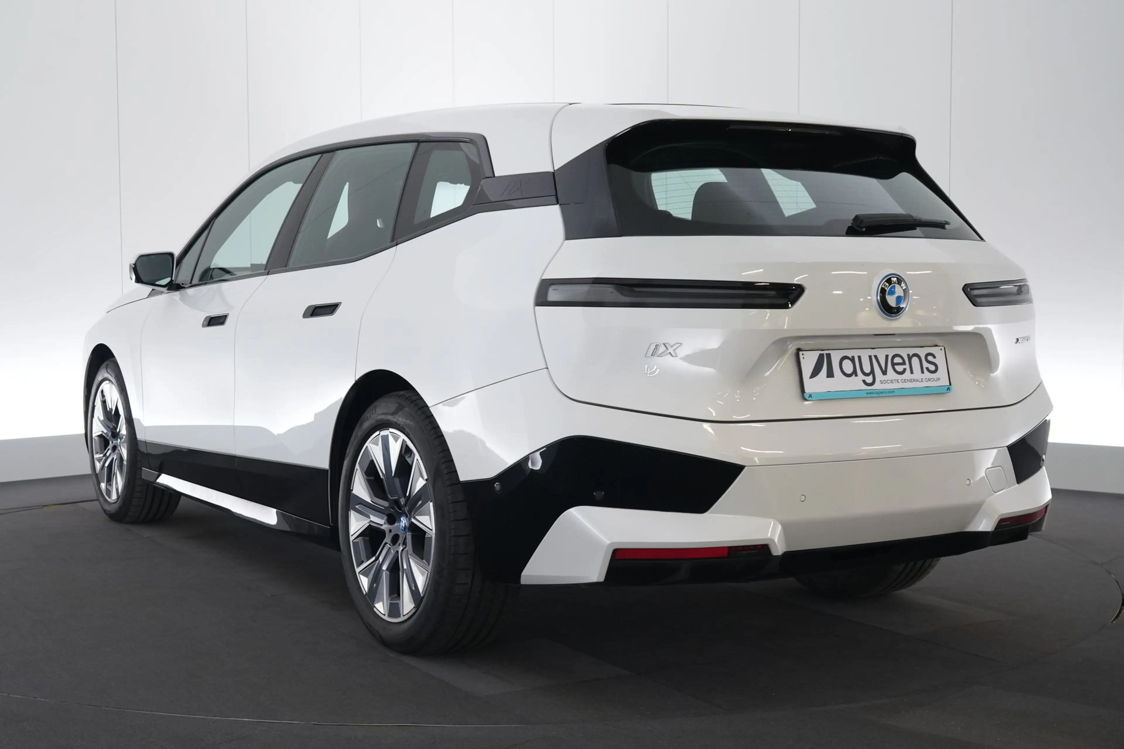 BMW iX 100 kWh xDrive50 Sport LEDER/CUIR LED GPS PDC 360° — photo 9