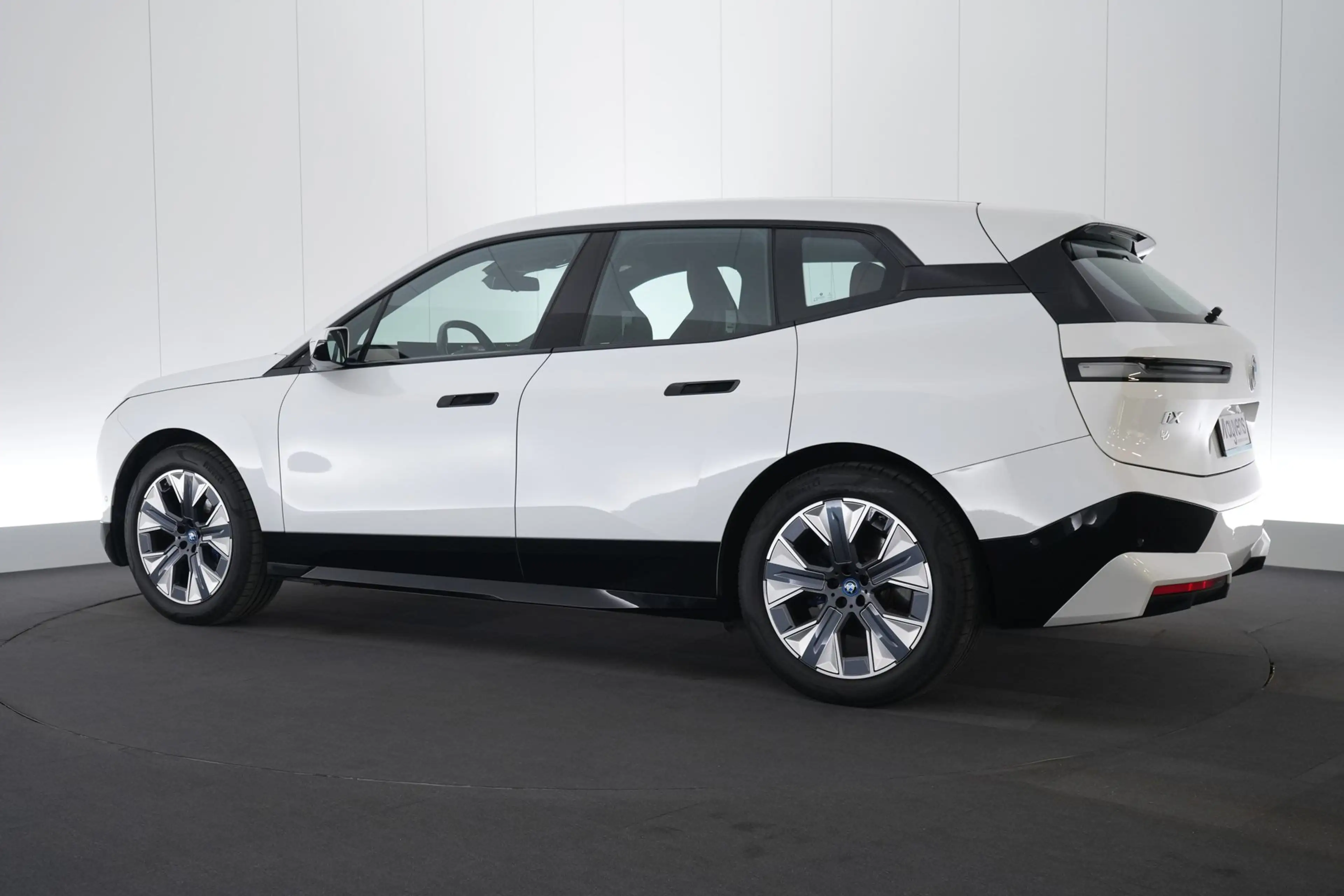 BMW iX 100 kWh xDrive50 Sport LEDER/CUIR LED GPS PDC 360° — photo 10