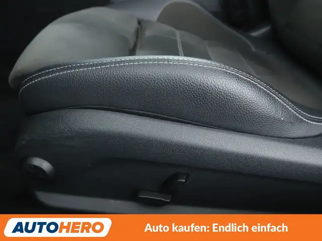 Mercedes-Benz C Class view 29