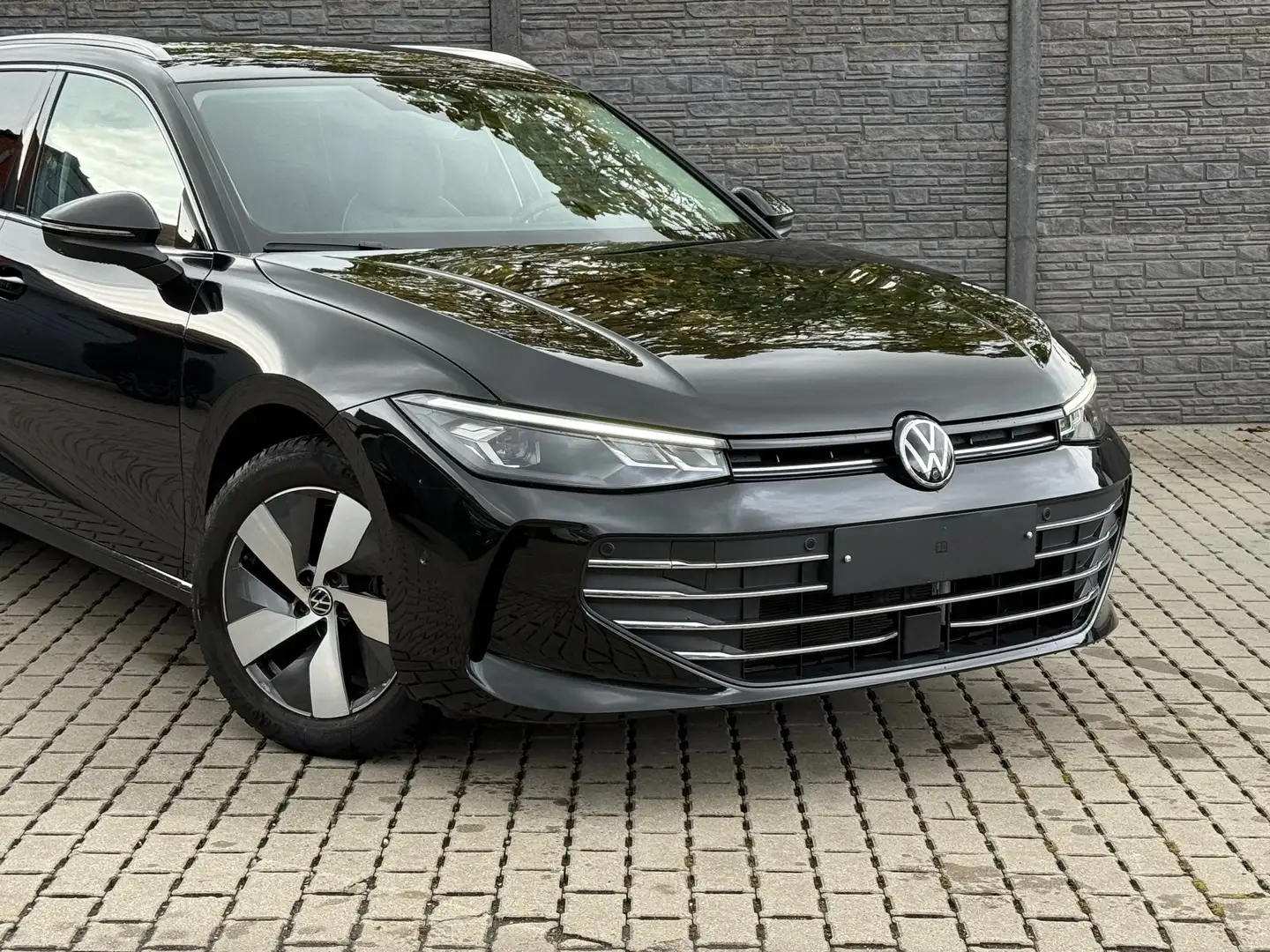 Volkswagen Passat Variant 1.5 e-TSI DSG Style "Navi/Trekhaak/360° Camera" Noir - 2