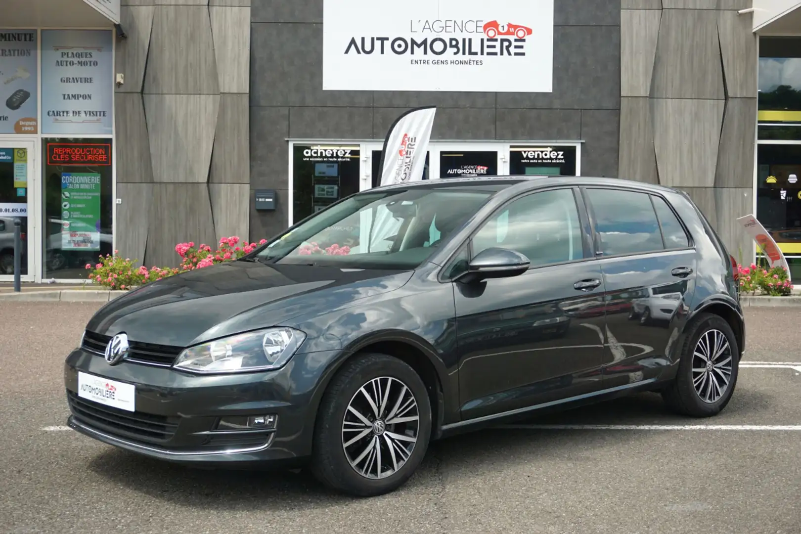 Volkswagen Golf VII 1.6 TDI 110 ch Allstar Attelage Gris - 1