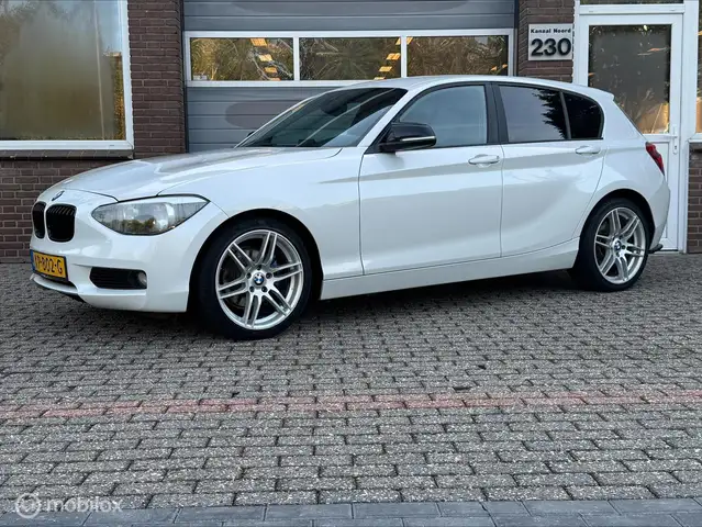 BMW 118 1-serie 118i Business NAVIGATIE/STOEL.VW/MISTLAMPE