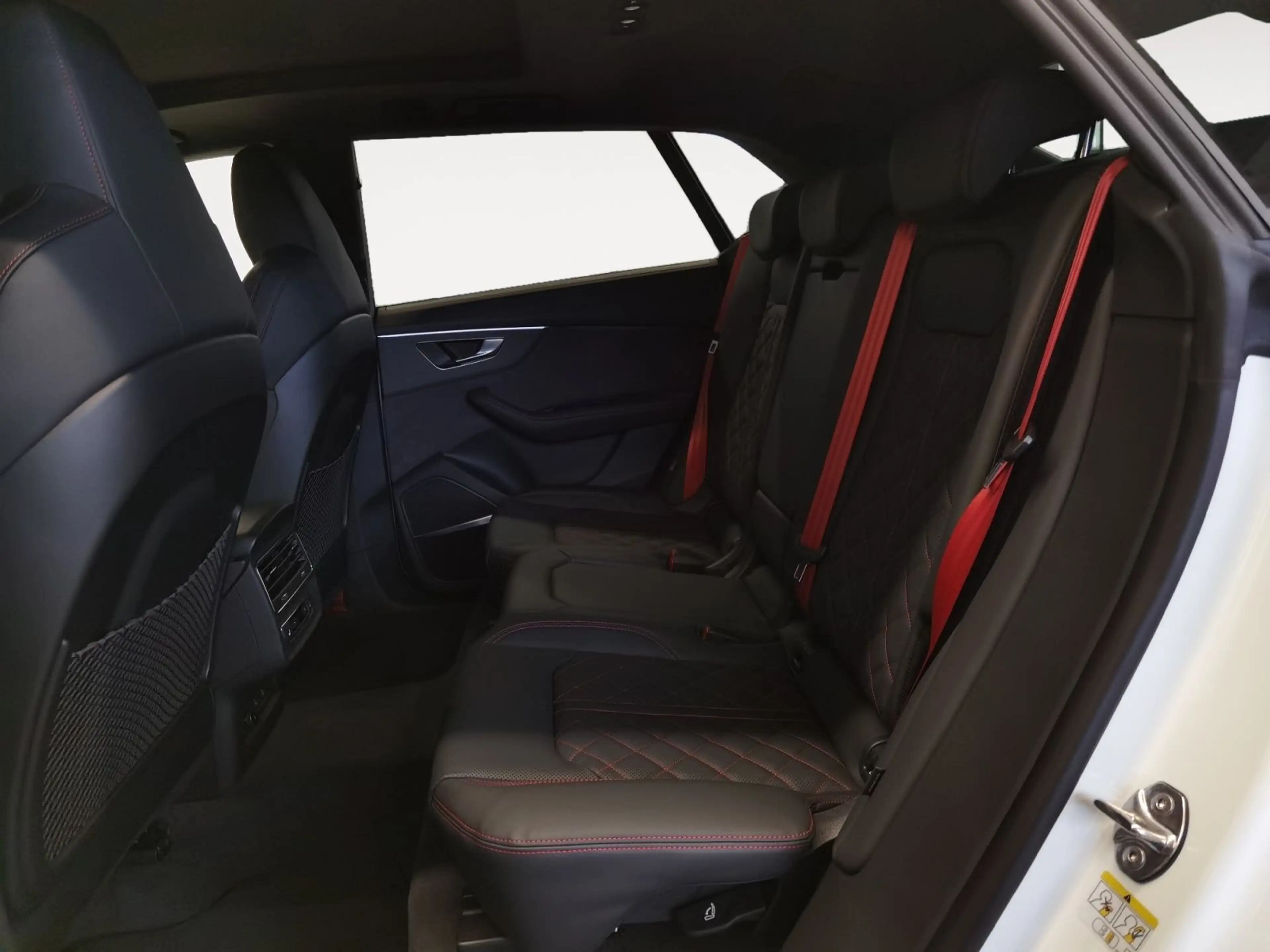 Audi Q8 SUV TFSI e quattro 360 kW tiptronic PANO OLED — photo 14