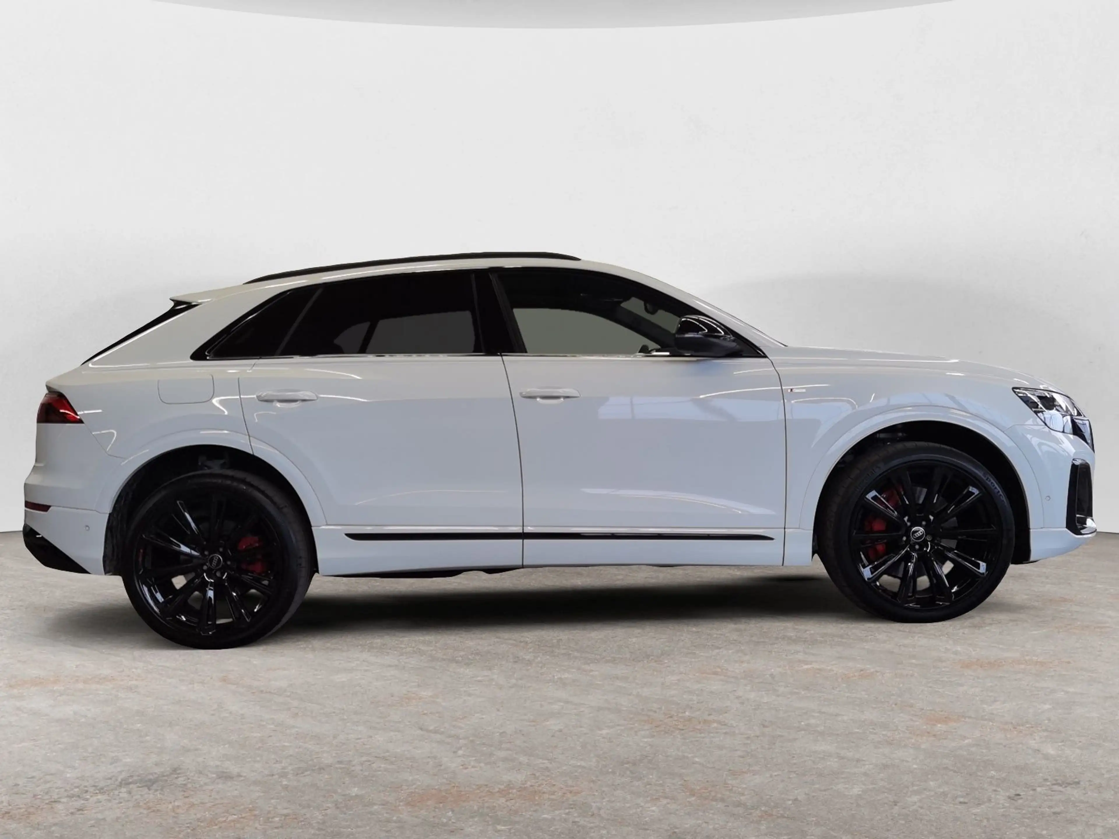Audi Q8 SUV TFSI e quattro 360 kW tiptronic PANO OLED — photo 7