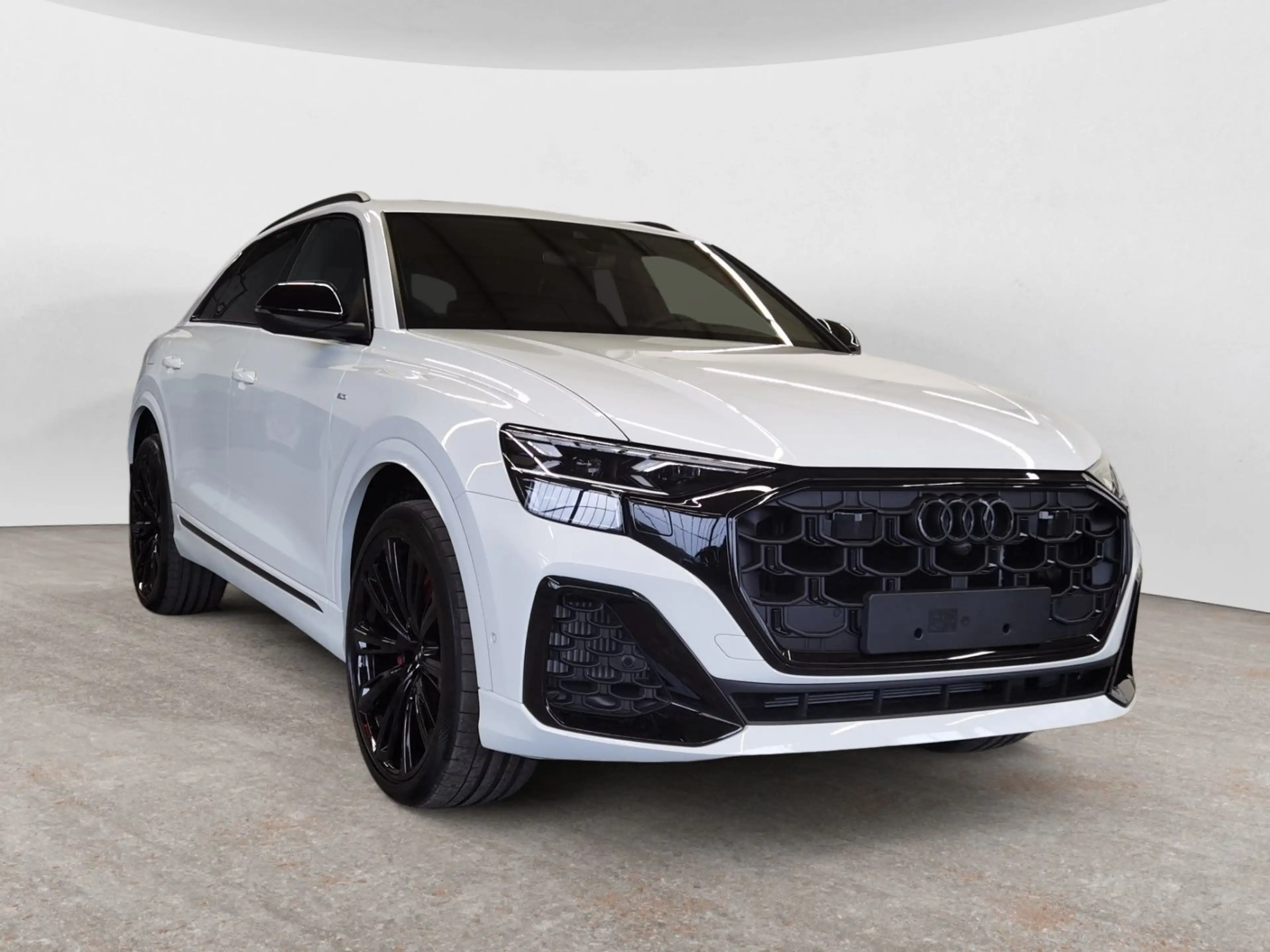 Audi Q8 SUV TFSI e quattro 360 kW tiptronic PANO OLED — photo 8