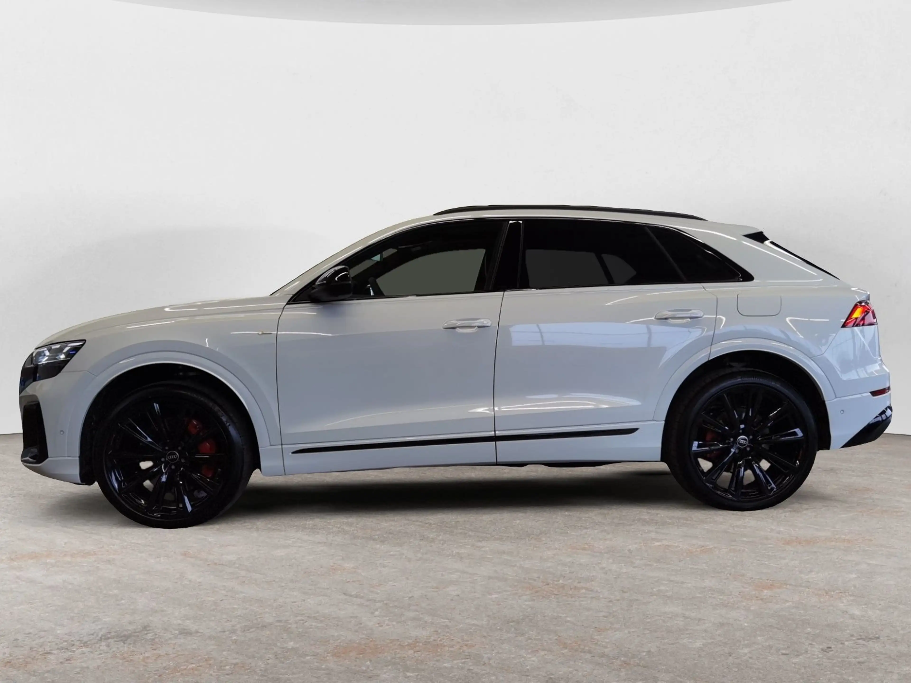 Audi Q8 SUV TFSI e quattro 360 kW tiptronic PANO OLED — photo 3