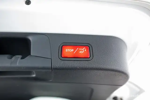 Mercedes-Benz GLB view 10