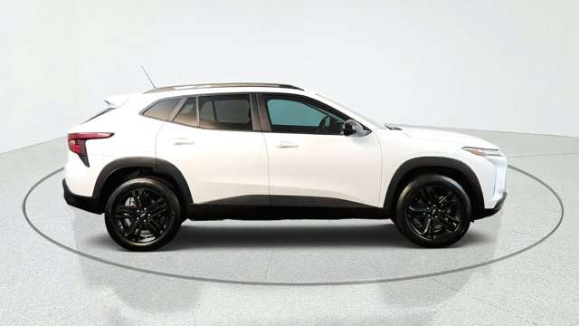 2025 Chevrolet Trax ACTIV, LOCAL TRADE, SMART SAFETY FEATURES — снимка 2