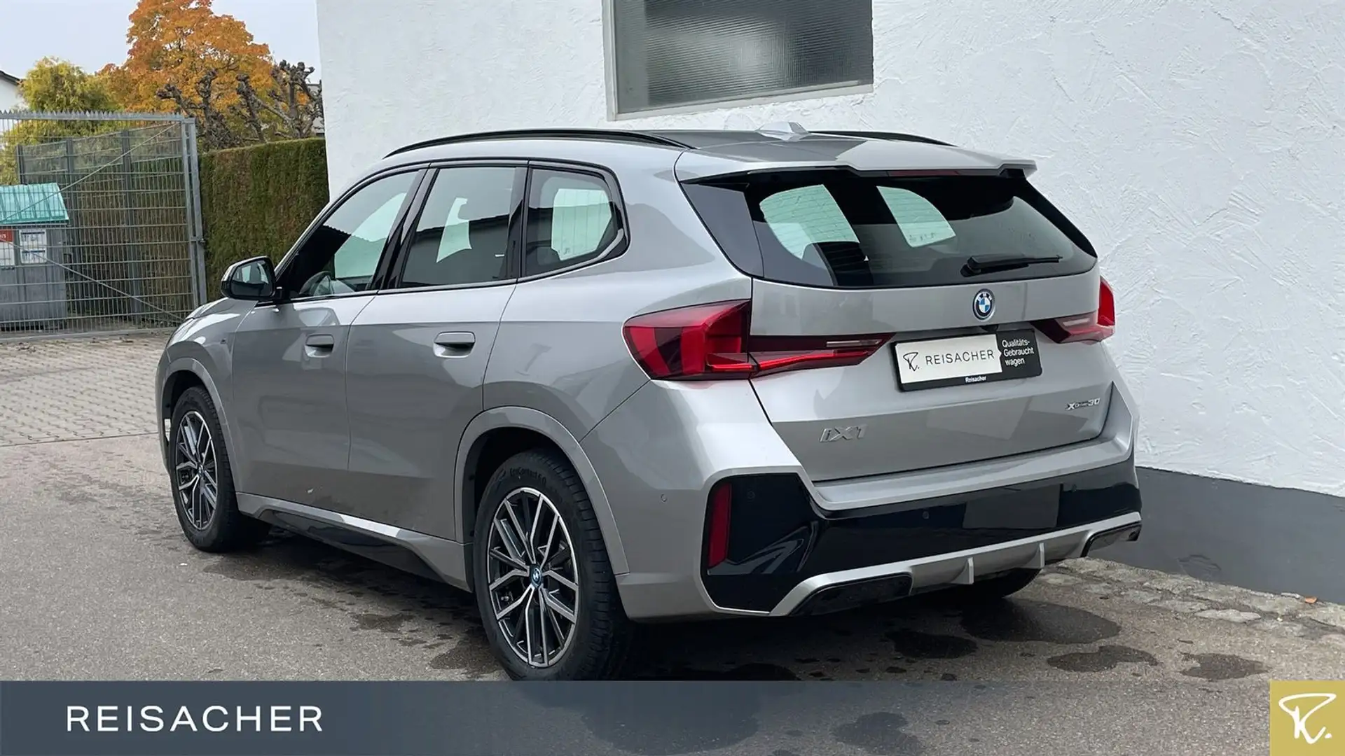 BMW iX1 IX1 A XDRIVE30 M-Sport AHK LCPlus RFK Argent - 2