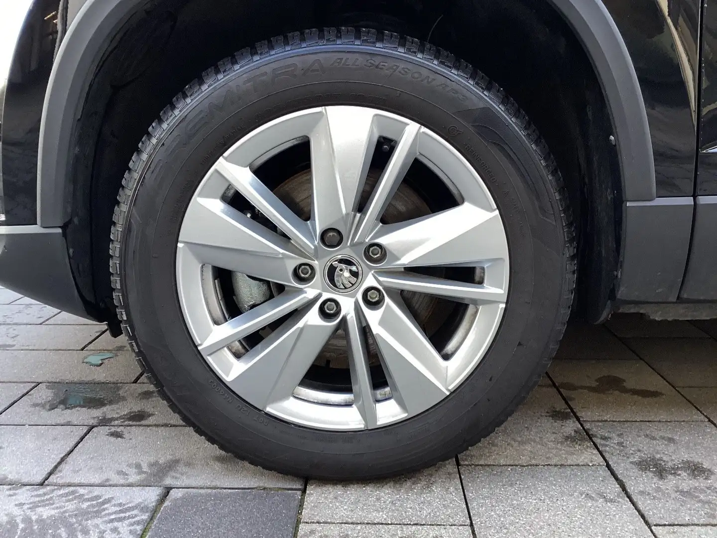 Skoda Karoq Drive 4x4 AHK+LED+Navi+ACC+Kamera Schwarz - 2