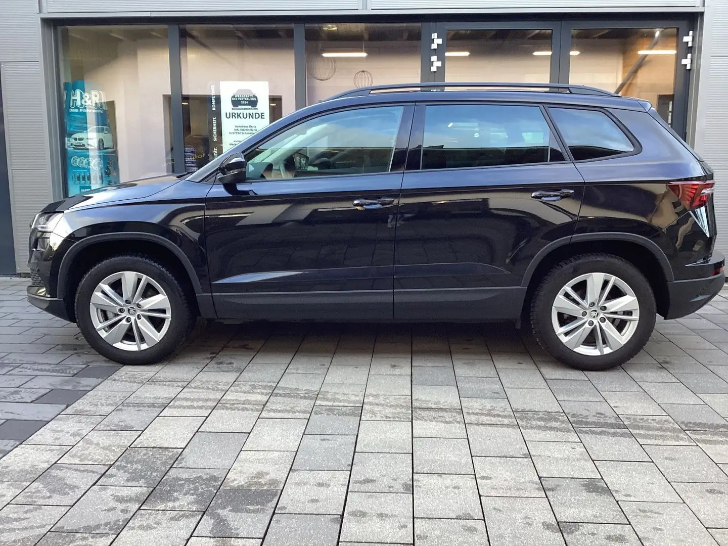 Skoda Karoq Drive 4x4 AHK+LED+Navi+ACC+Kamera Schwarz - 1