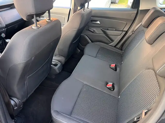 Dacia Duster view 11
