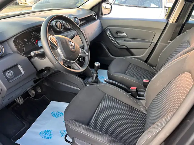 Dacia Duster view 8