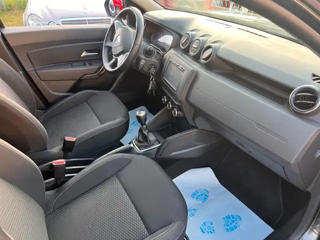 Dacia Duster view 10