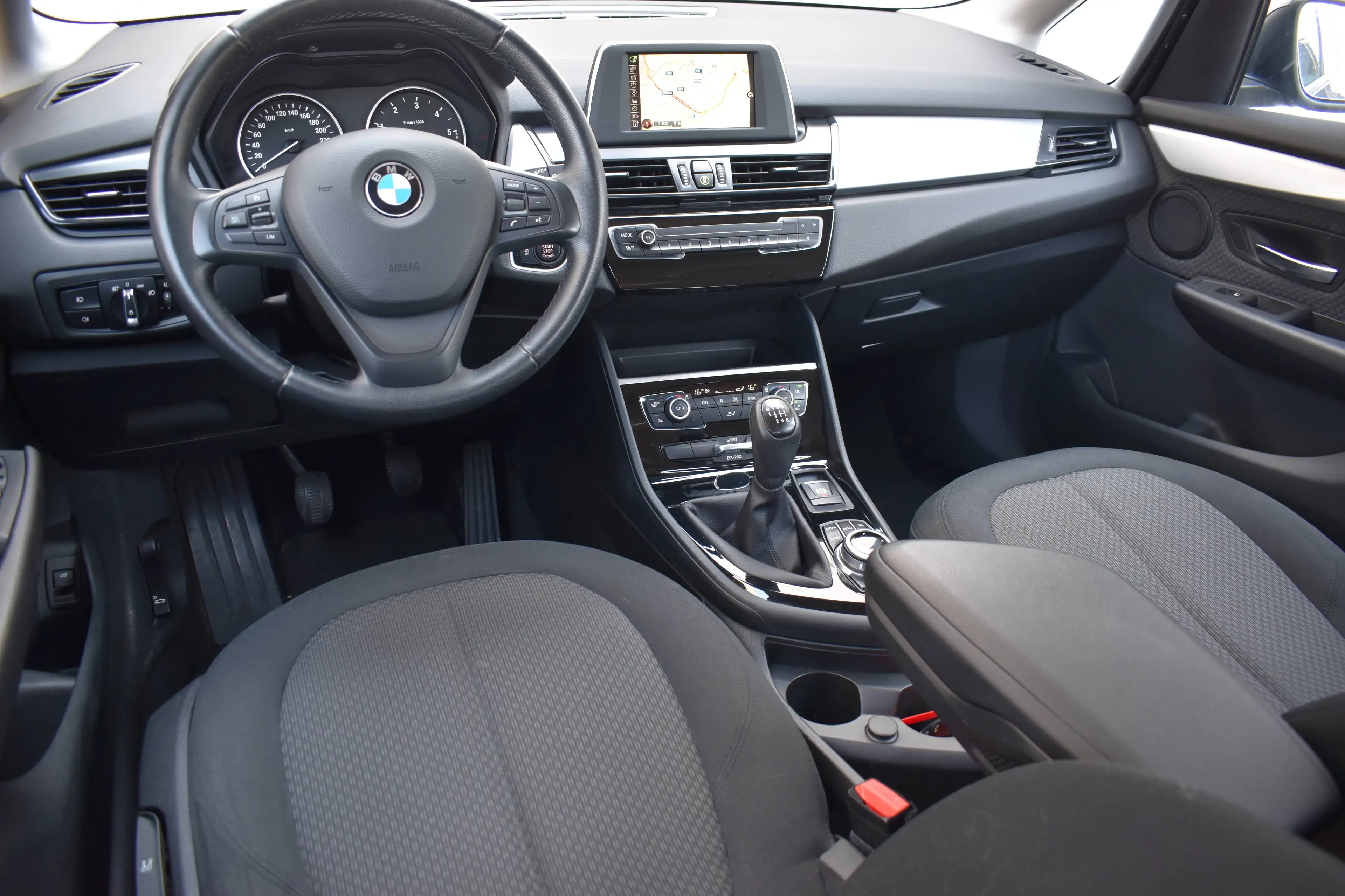 BMW 216 Active Tourer || Navi || 2-zone Airco || PDC || Cruise control — photo 8