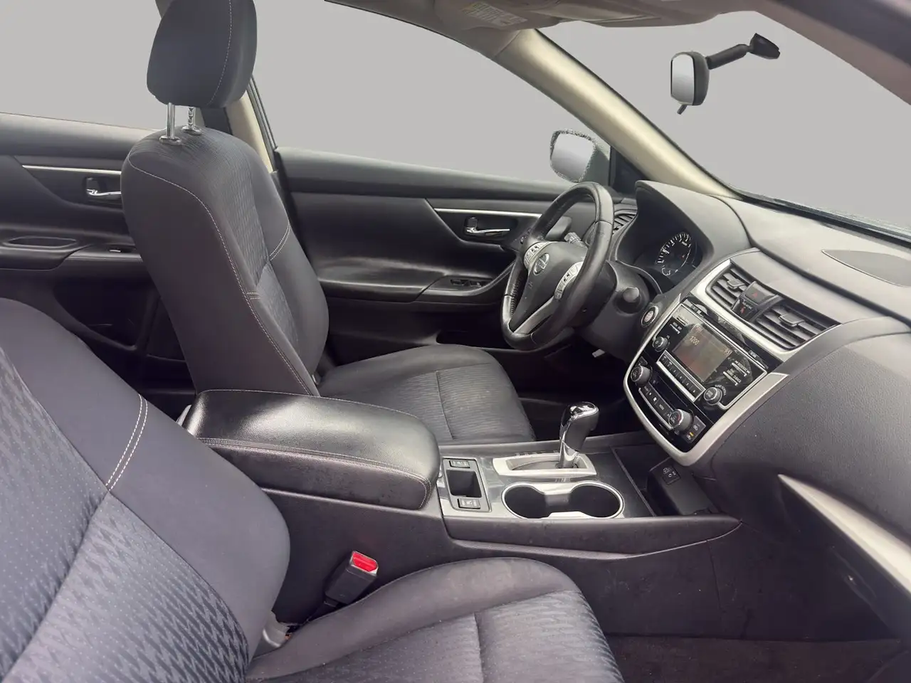 Nissan Altima снимка Nissan Altima