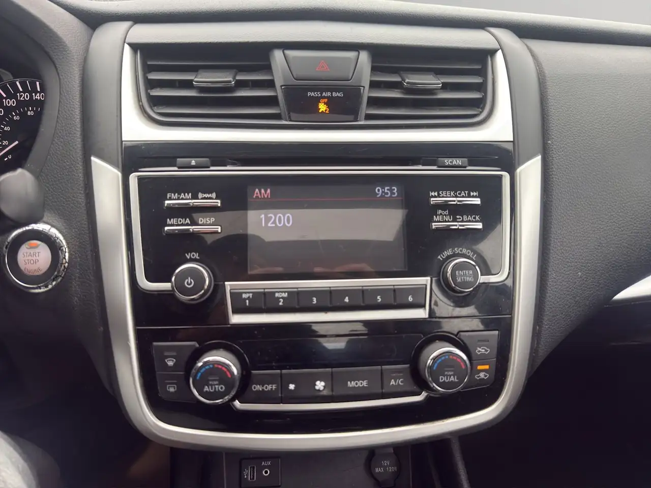 Nissan Altima снимка Nissan Altima