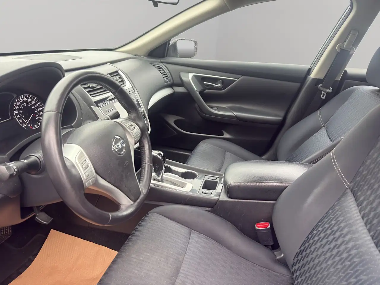 Nissan Altima снимка Nissan Altima