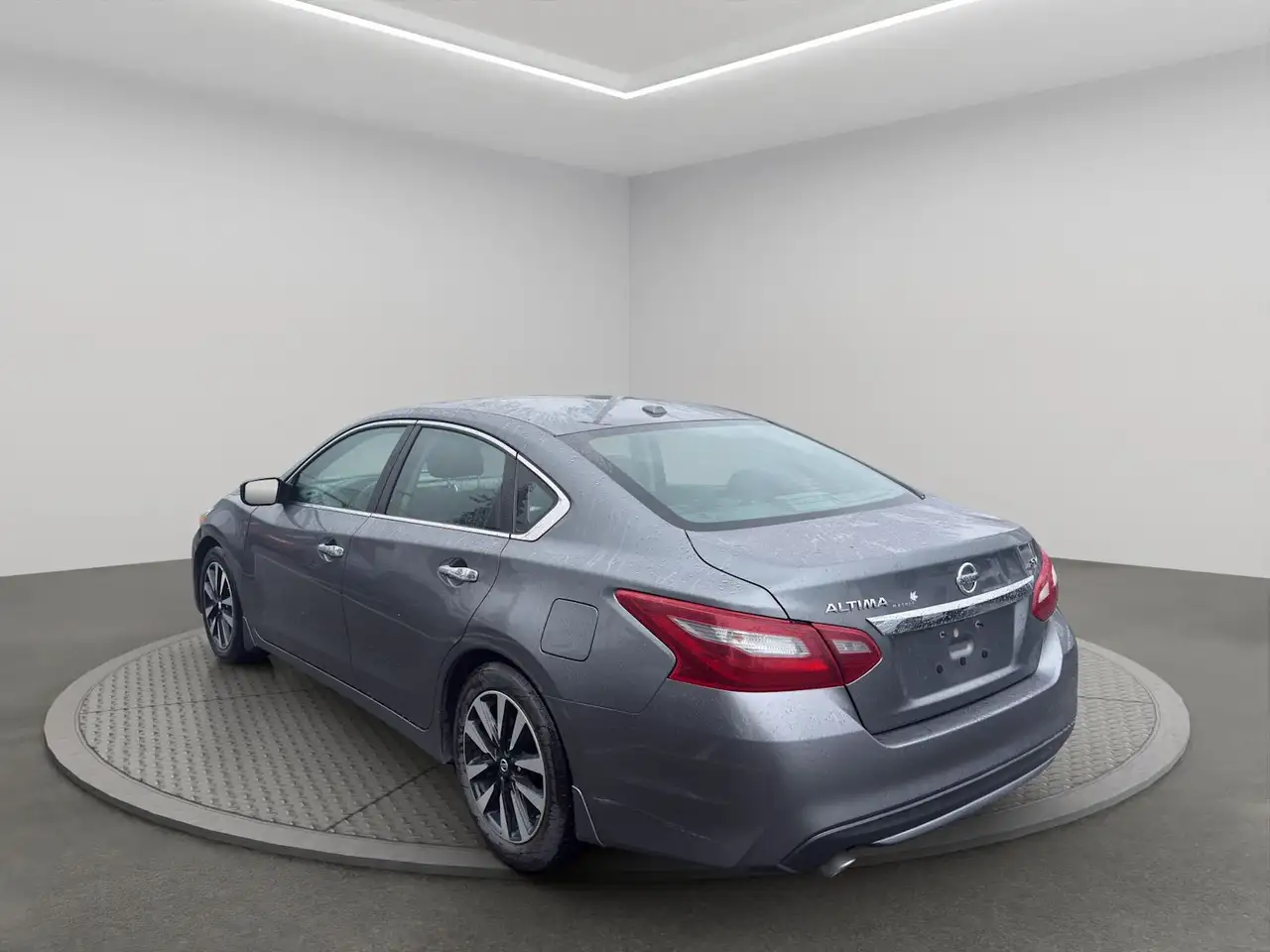Nissan Altima снимка Nissan Altima