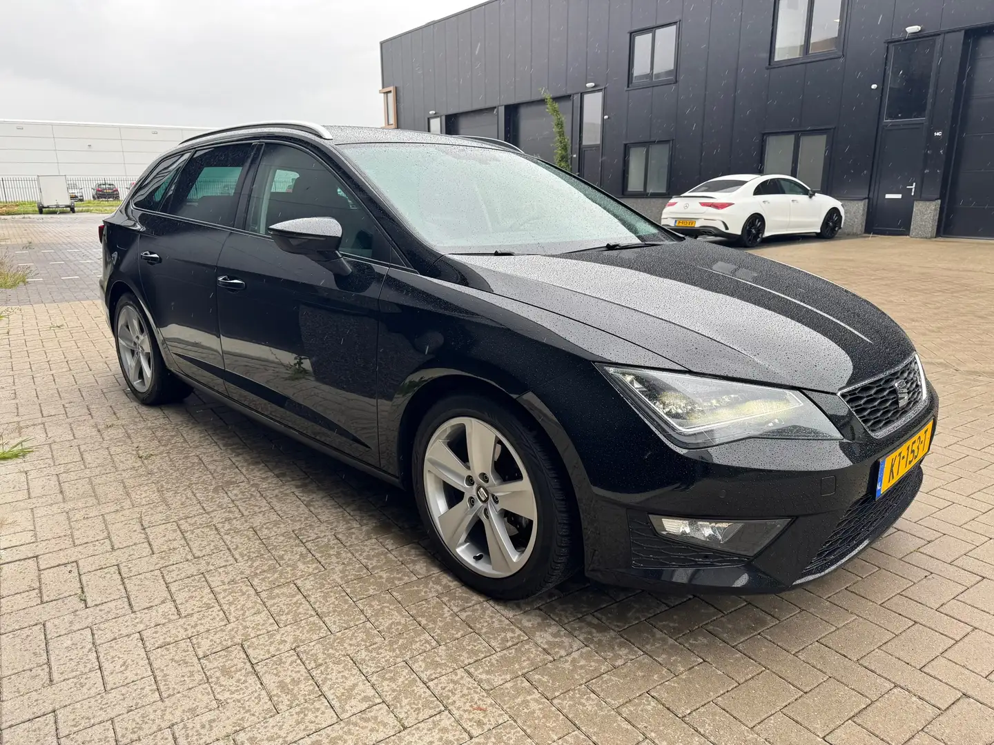 SEAT Leon ST 1.4 EcoTSI FR Connect Zwart - 2