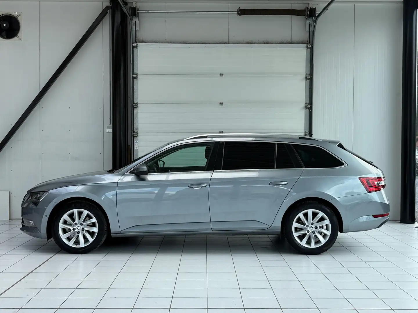 Skoda Superb 1.6 CR TDi *XENON*GPS*CAMERA*CARPLAY*JANTE* Gris - 2