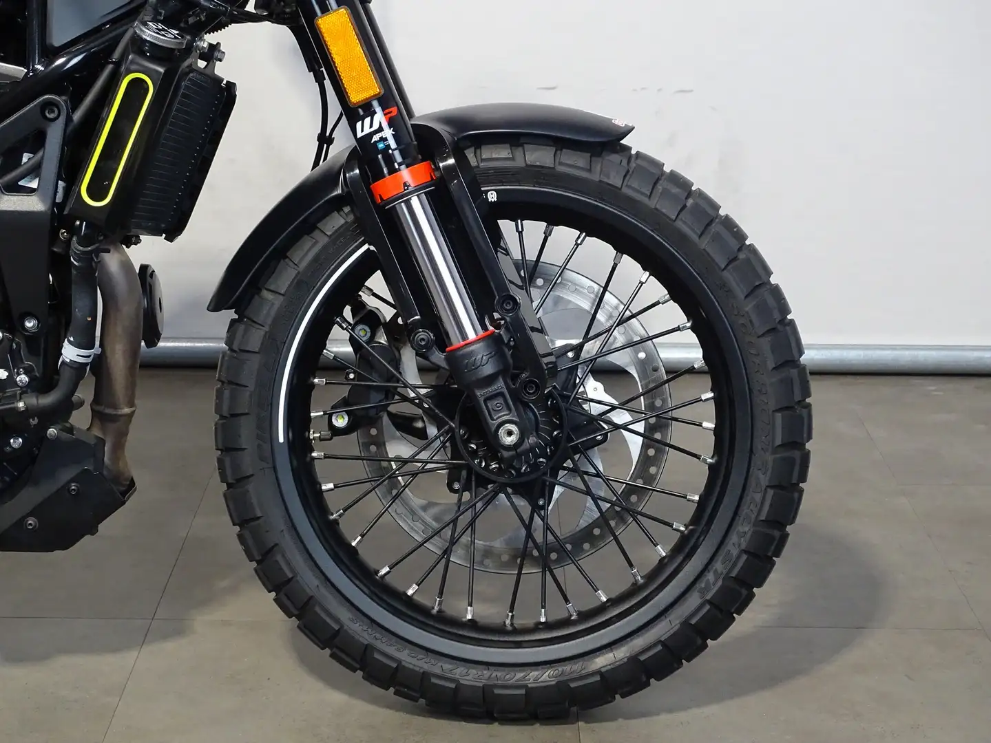 Husqvarna Svartpilen 401 Zwart - 2