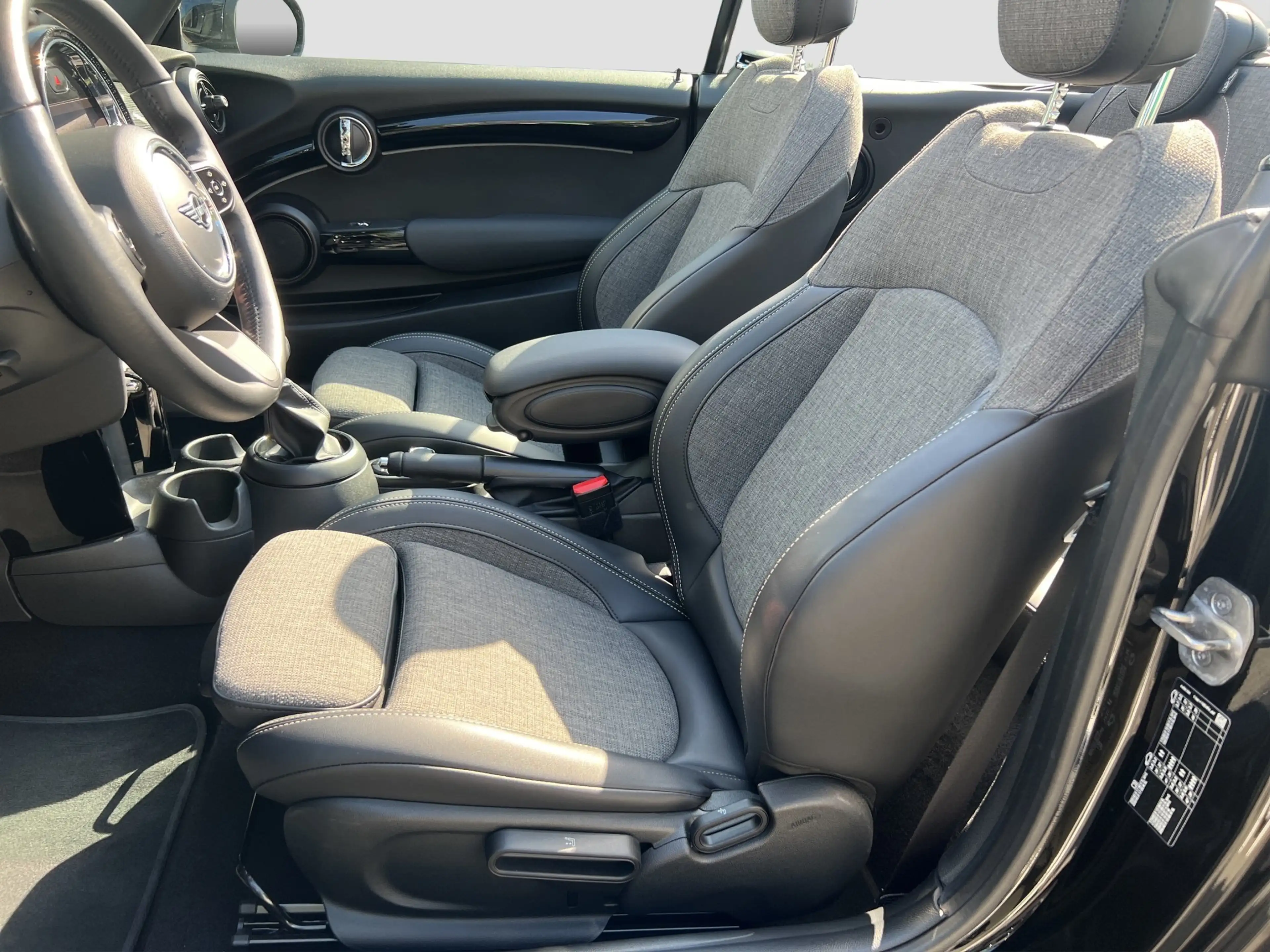 MINI One Cabrio Classic Trim LED Navi Carplay Tempo — photo 11