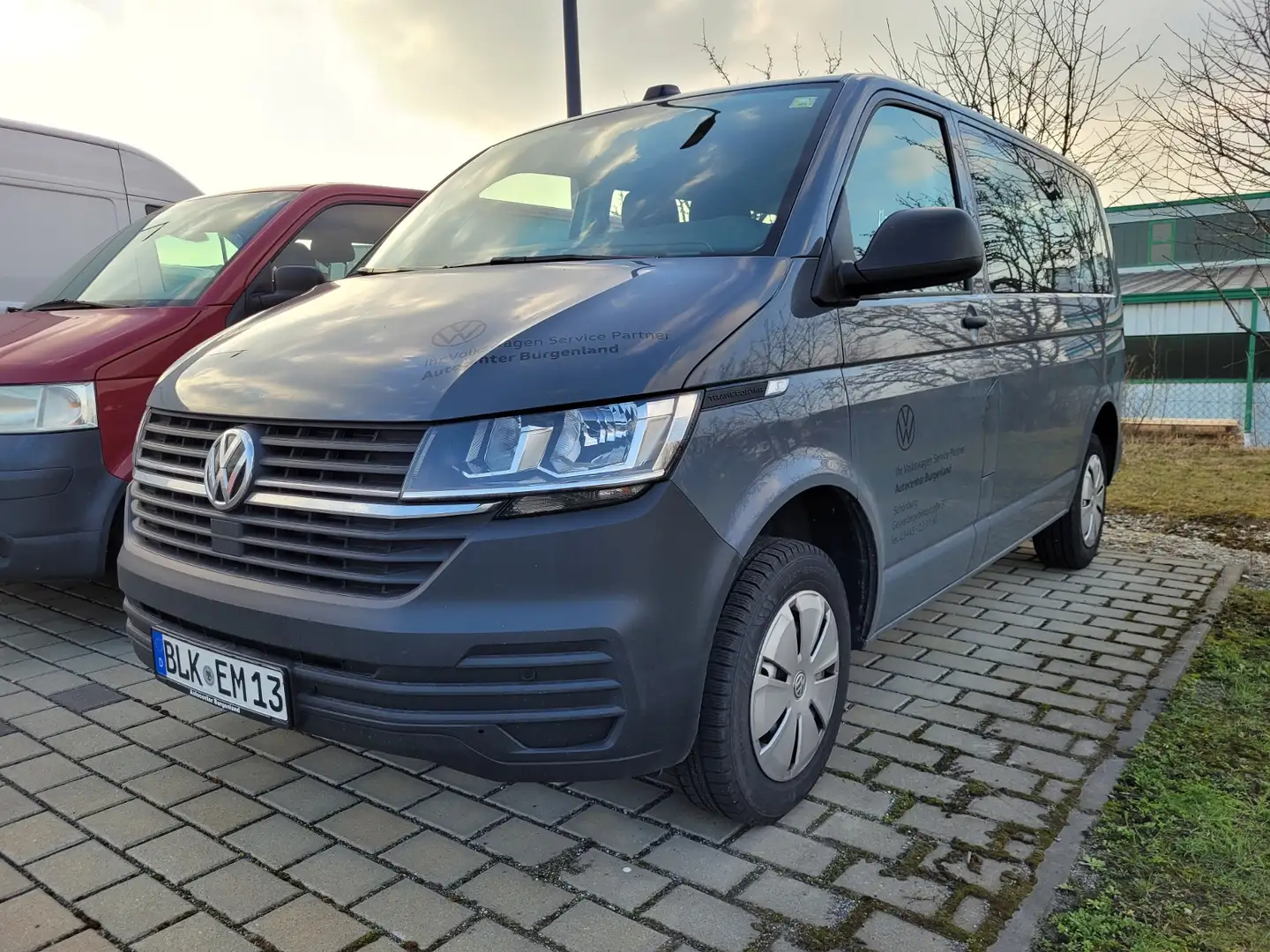 Volkswagen T6.1 Transporter TEMPOMAT+PDC VORN UND HINTEN+VORBEREITUNG AHK Grau - 2