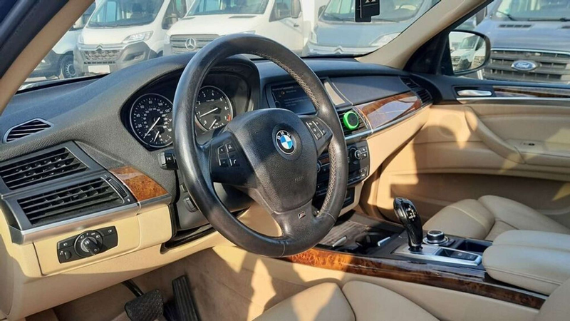 BMW X5 xDrive50i Aut. — photo 9