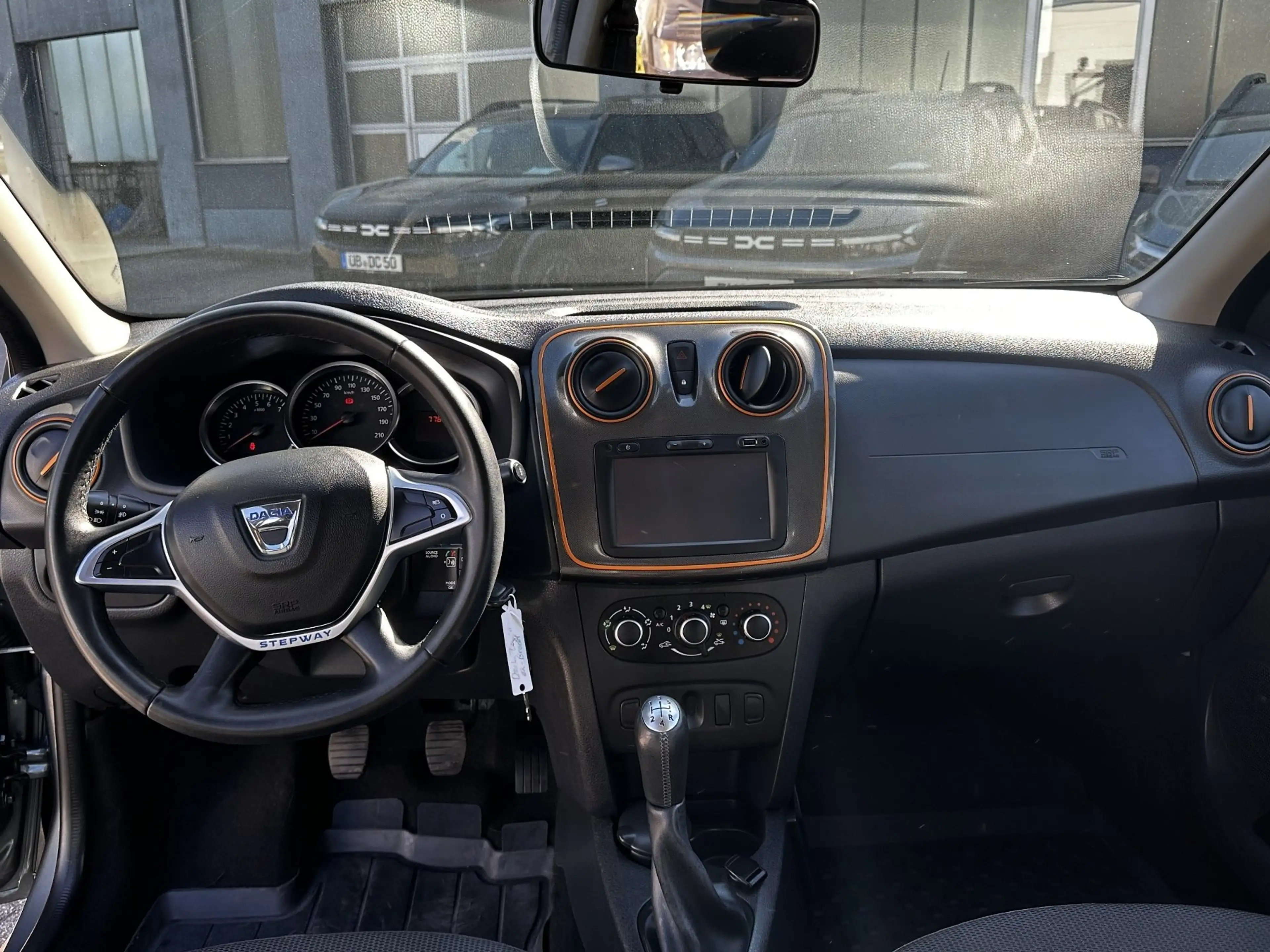 Dacia Logan MCV Kombi Stepway Celebration TCe 90 — photo 6