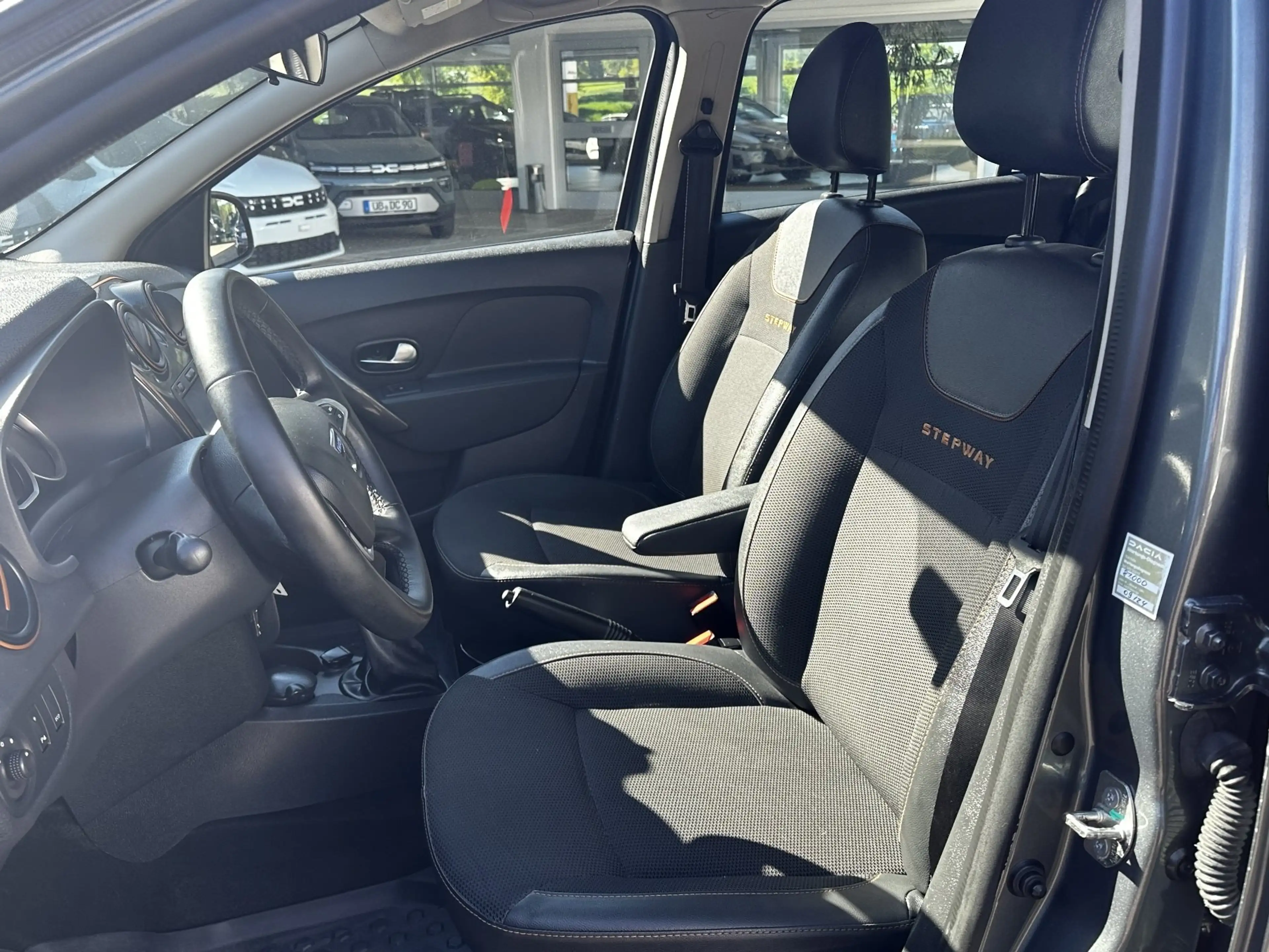 Dacia Logan MCV Kombi Stepway Celebration TCe 90 — photo 5