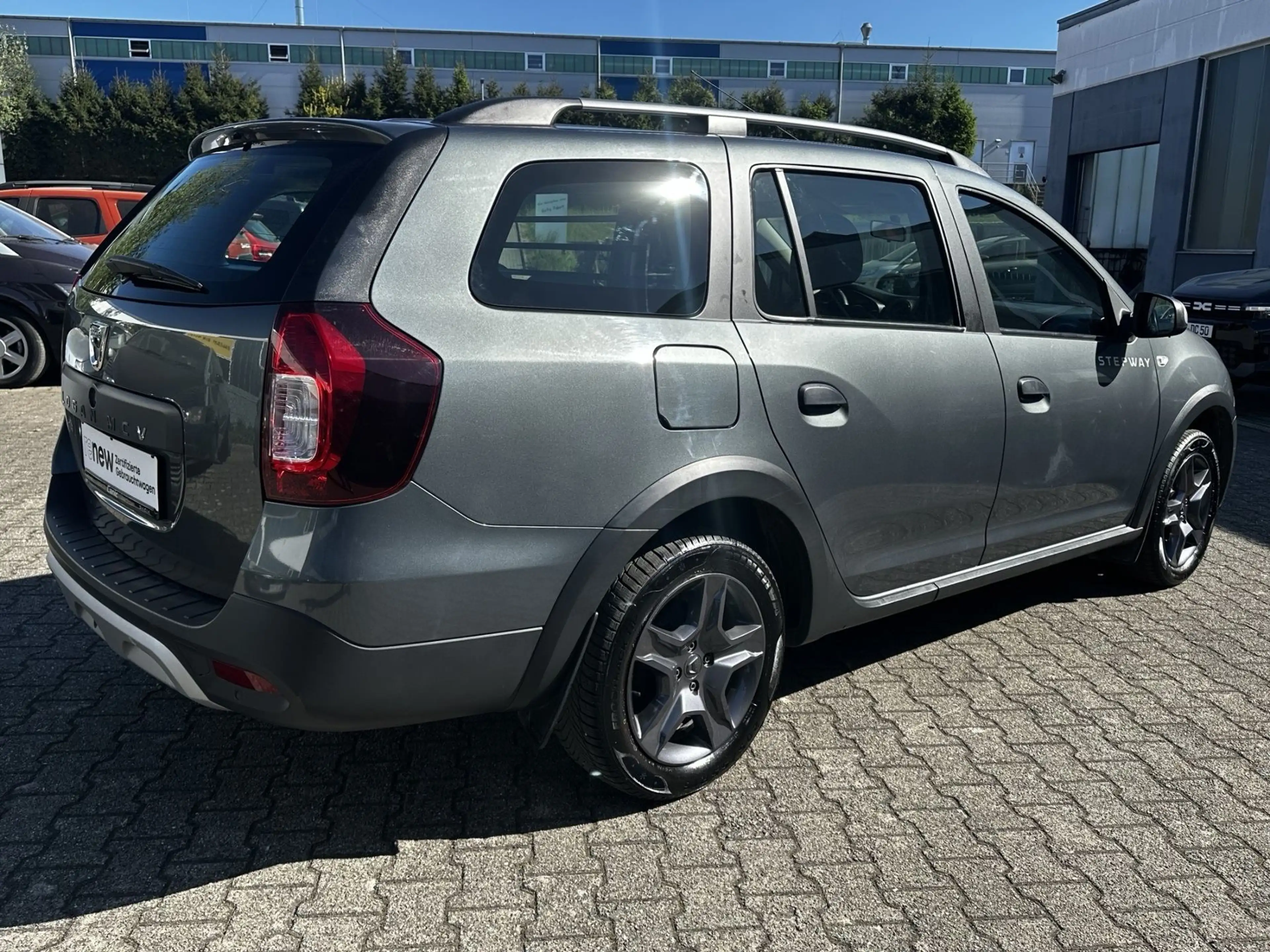 Dacia Logan MCV Kombi Stepway Celebration TCe 90 — photo 4