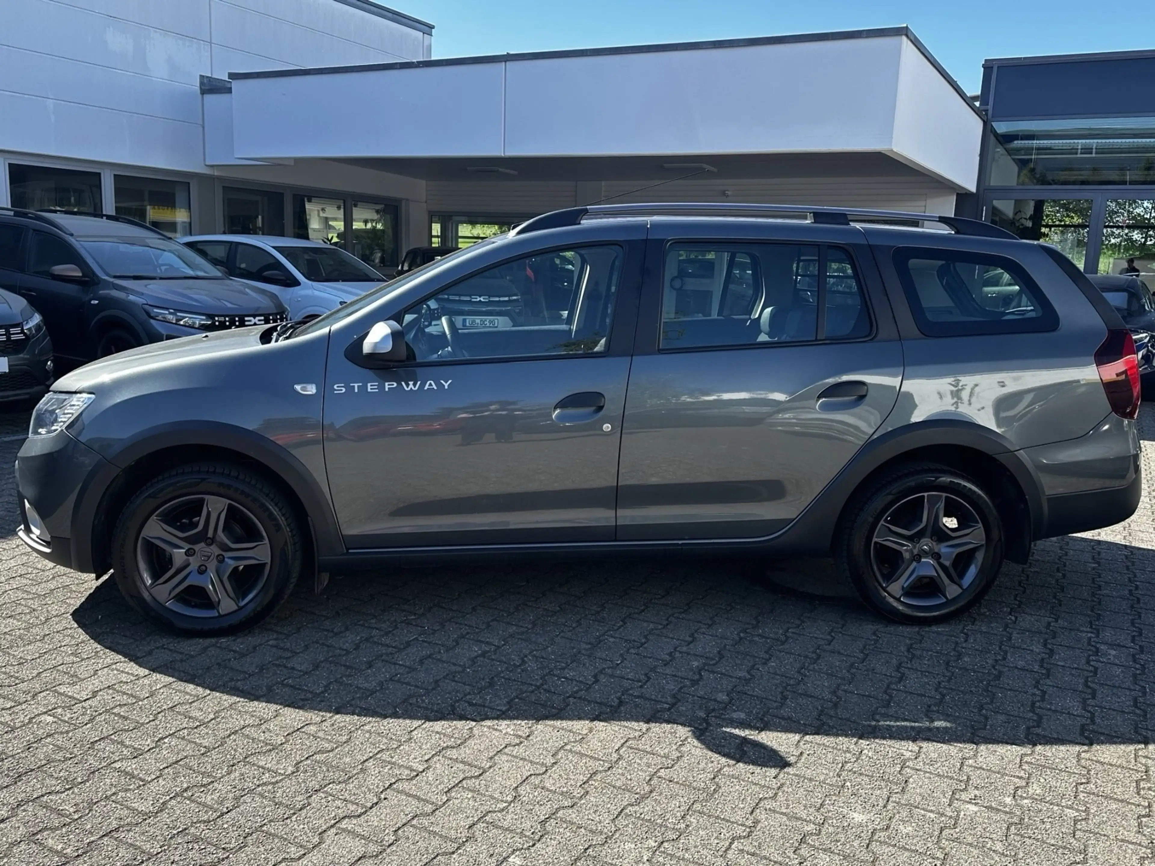 Dacia Logan MCV Kombi Stepway Celebration TCe 90 — photo 3