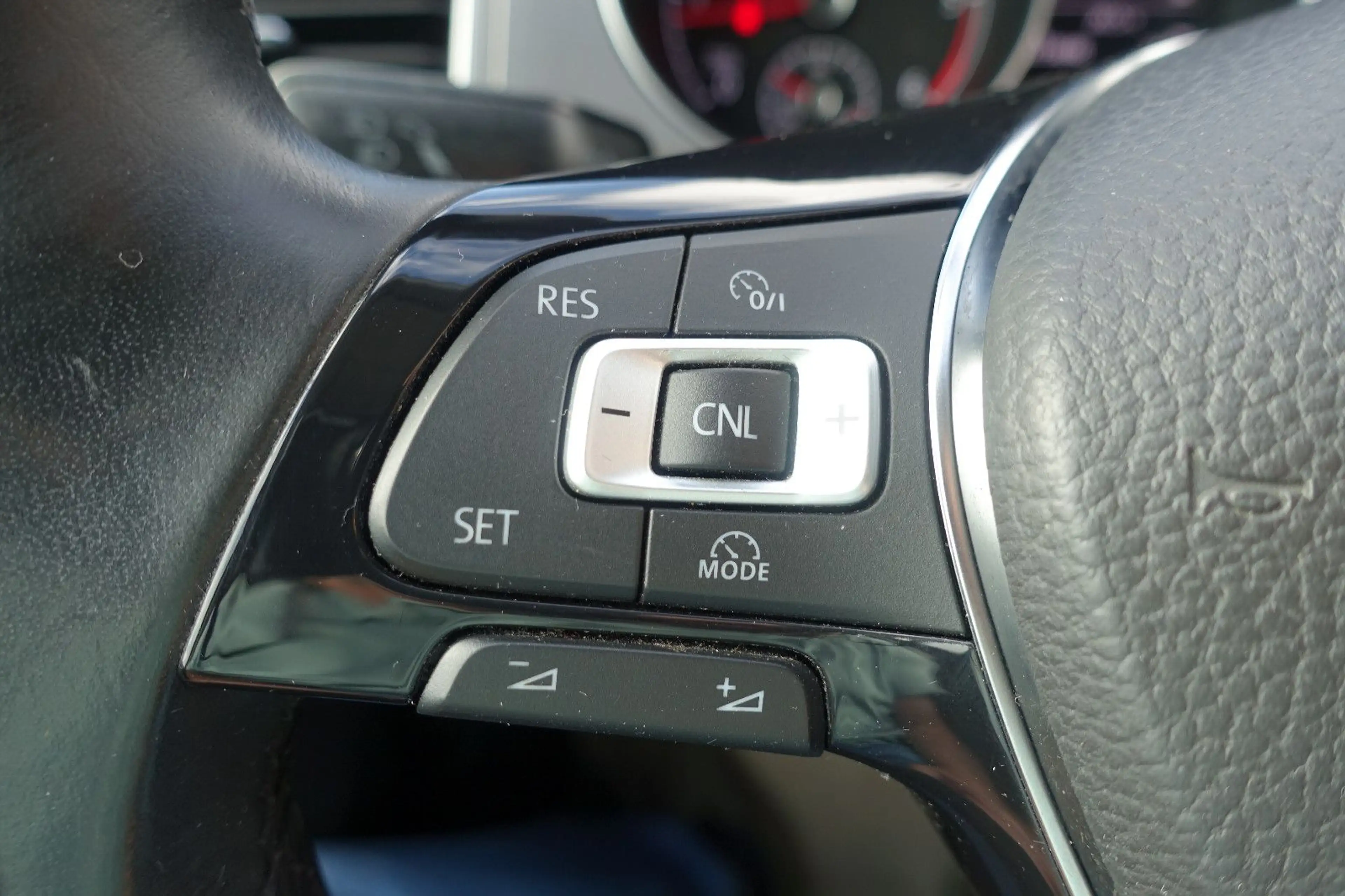 Volkswagen Golf Sportsvan VII*2-Z Klima*Tempomat*Navi*PDC* — photo 32