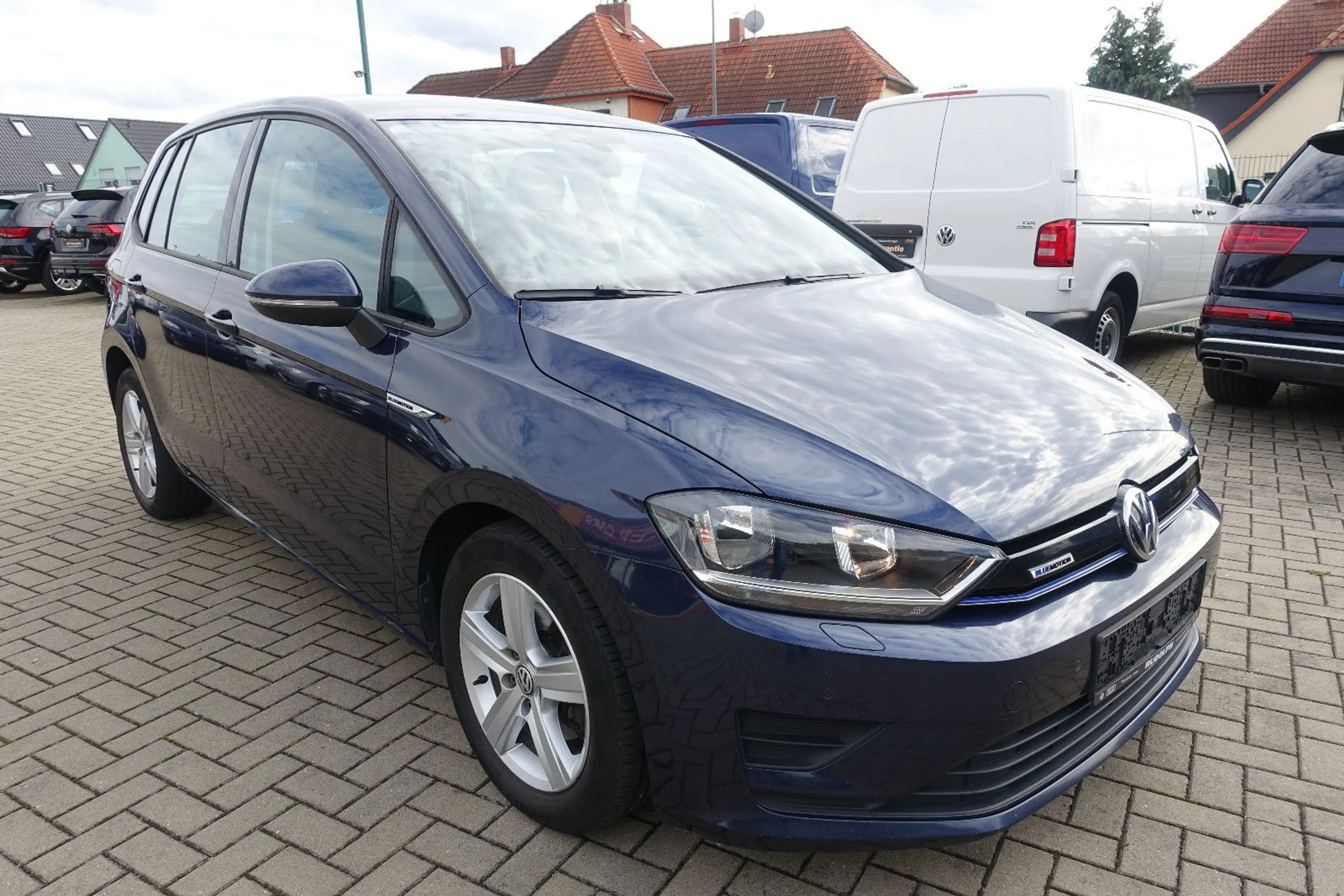 Volkswagen Golf Sportsvan VII*2-Z Klima*Tempomat*Navi*PDC* — photo 3