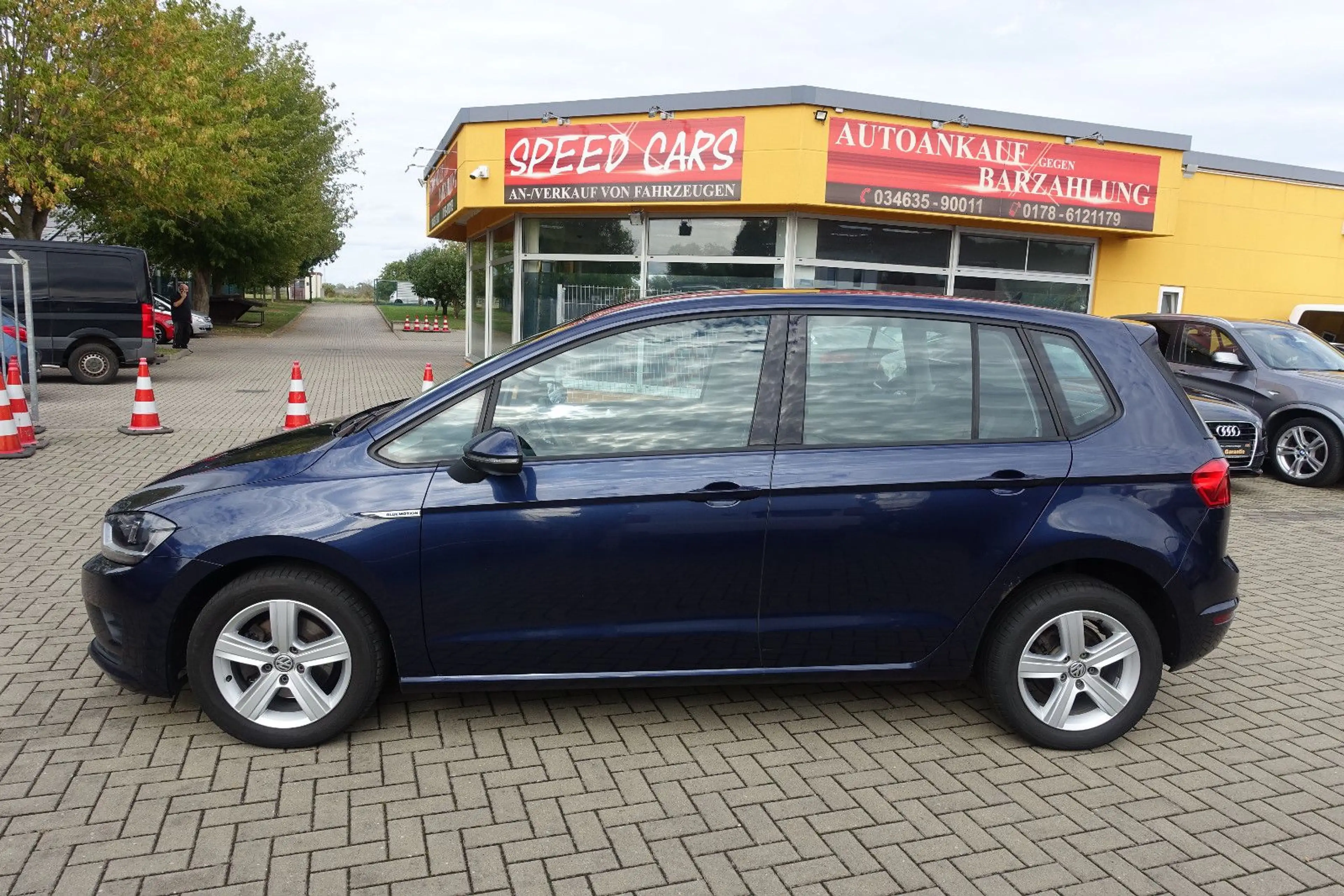 Volkswagen Golf Sportsvan VII*2-Z Klima*Tempomat*Navi*PDC* — photo 8