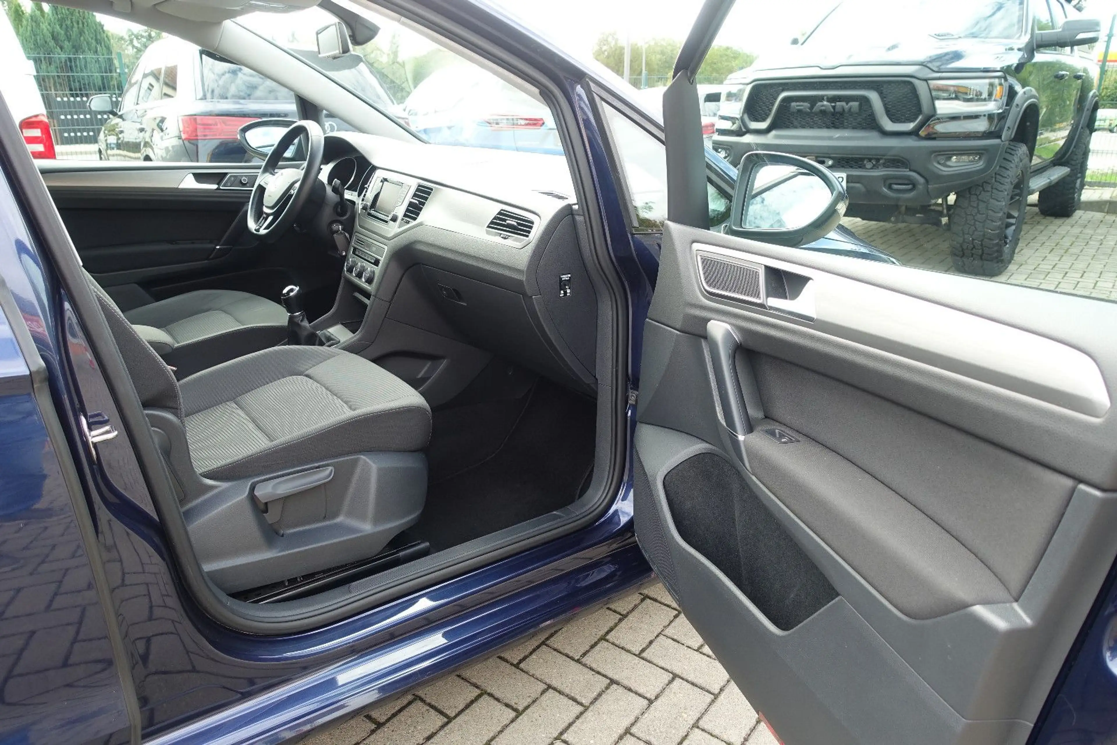 Volkswagen Golf Sportsvan VII*2-Z Klima*Tempomat*Navi*PDC* — photo 18
