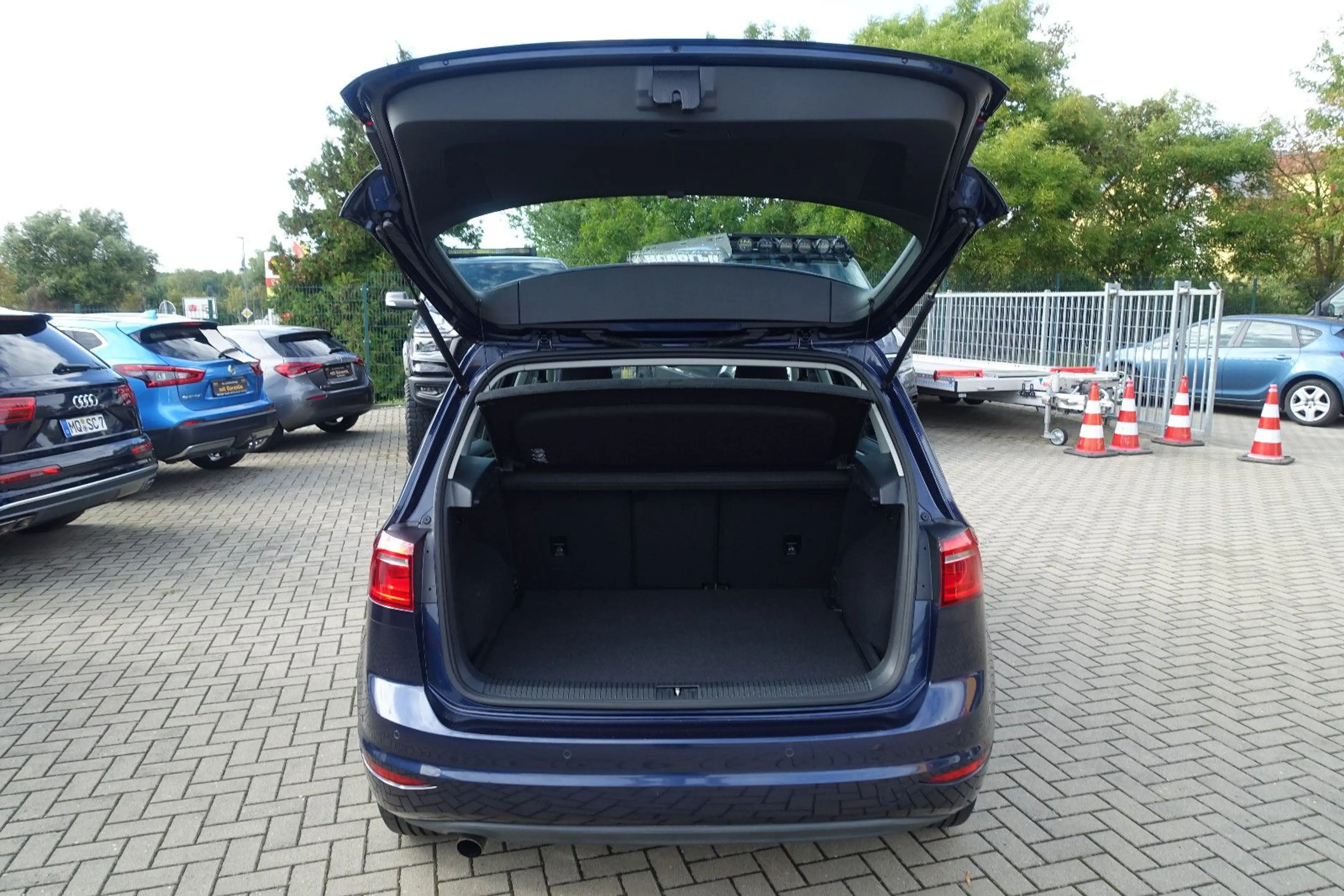 Volkswagen Golf Sportsvan VII*2-Z Klima*Tempomat*Navi*PDC* — photo 30