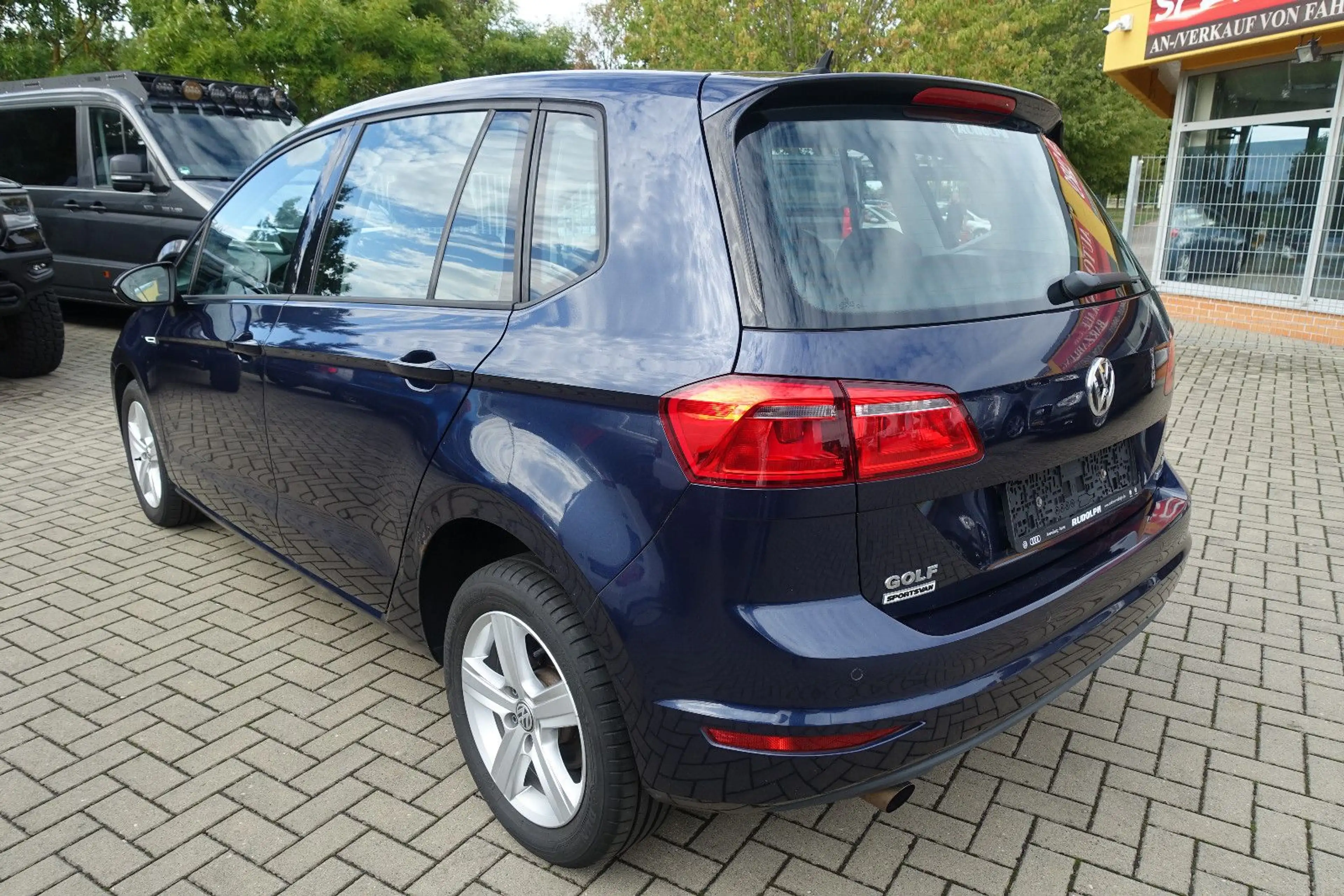 Volkswagen Golf Sportsvan VII*2-Z Klima*Tempomat*Navi*PDC* — photo 7