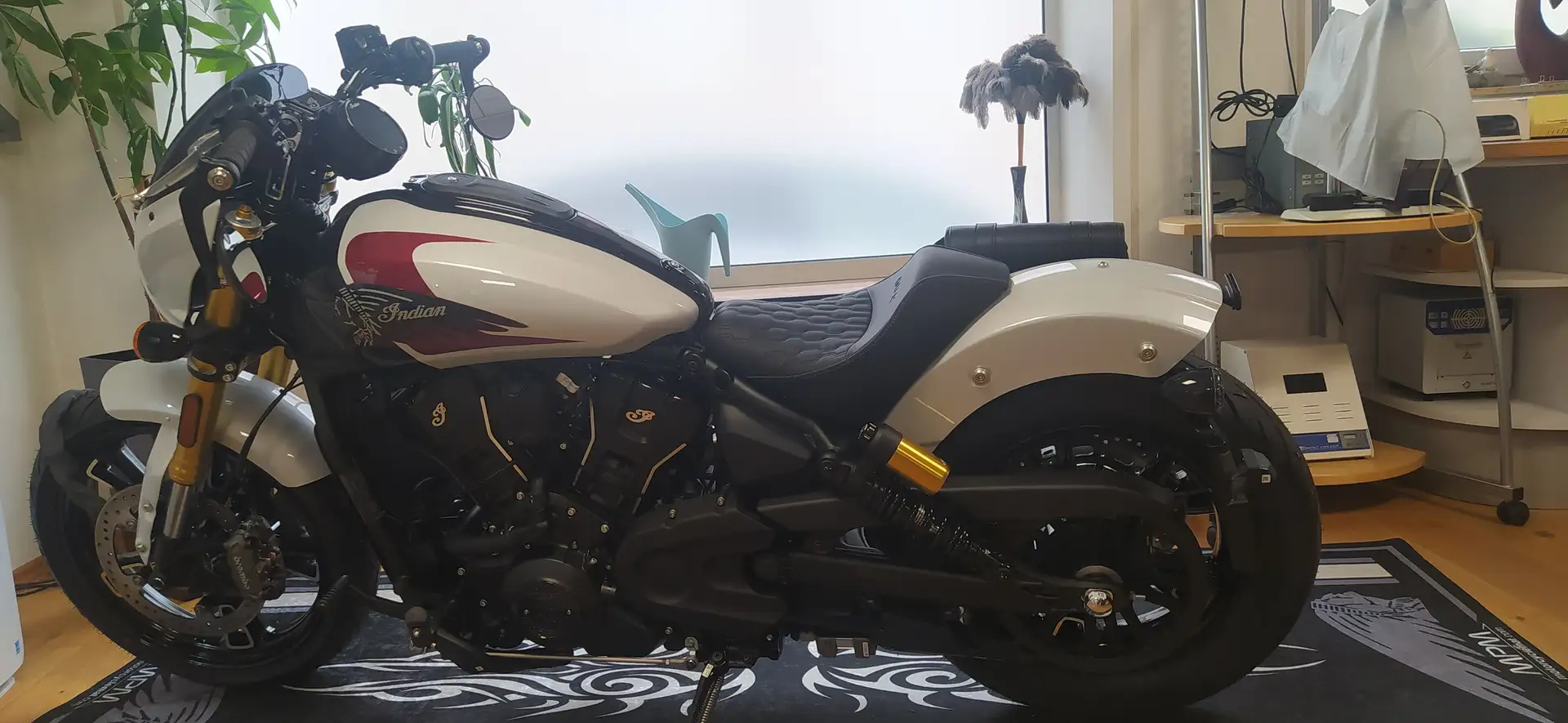 Indian Scout Modell 101 Scout Blanco - 1