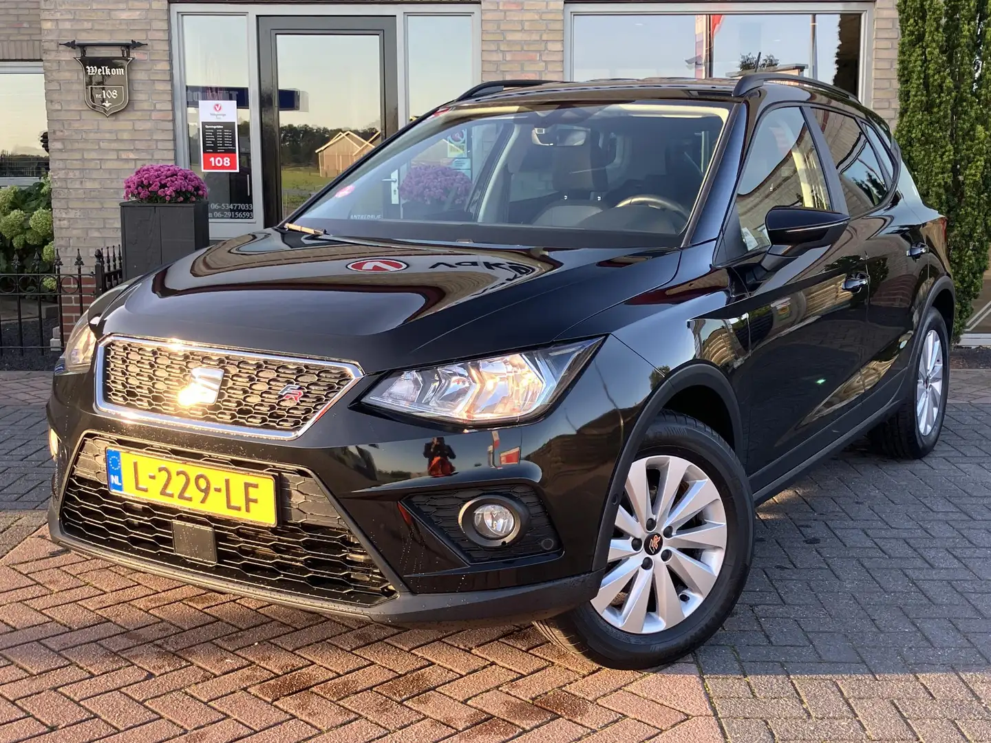 SEAT Arona 1.0 TSI Style Business Intense | Trekhaak | NL-aut Schwarz - 2
