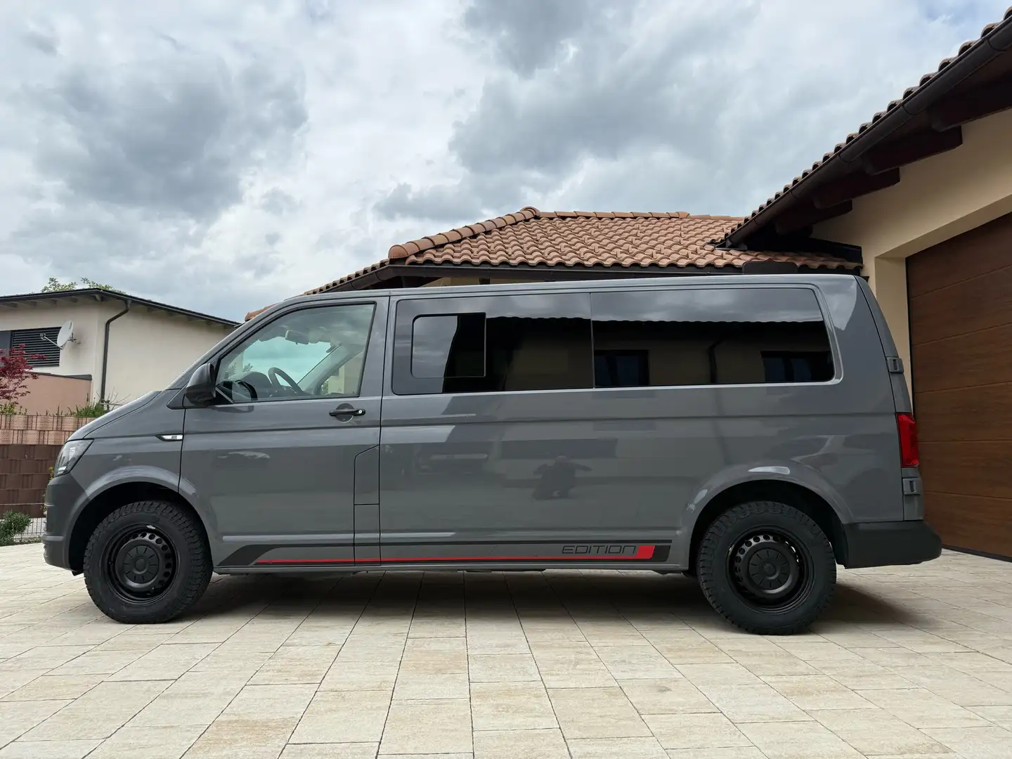 Volkswagen T6 Kombi LR 2,0 TDI 4Motion BMT Grau - 1