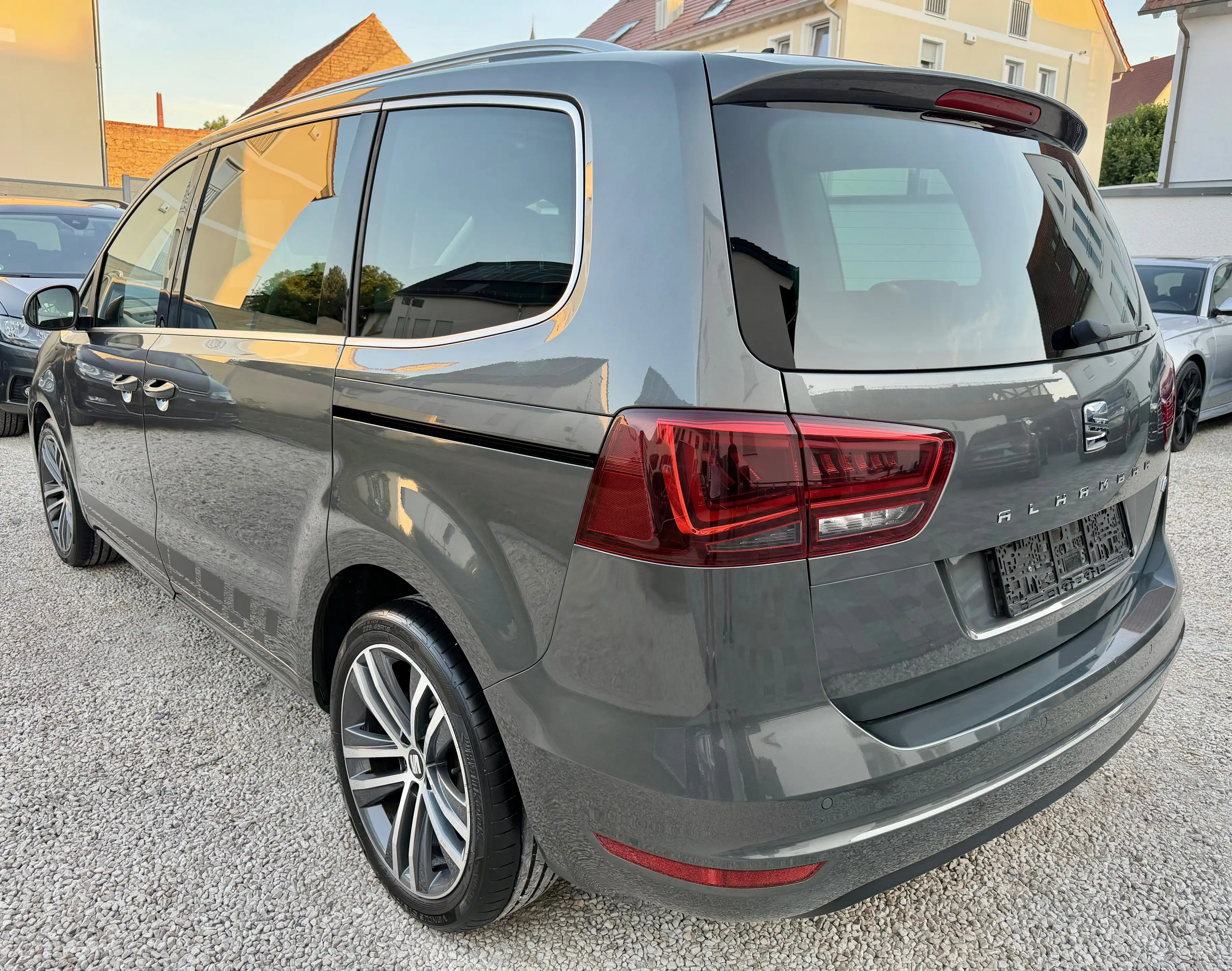 SEAT Alhambra 2.0 TDI DSG FR-Line |7-Sitzer|Pano|R-Kam| — photo 10