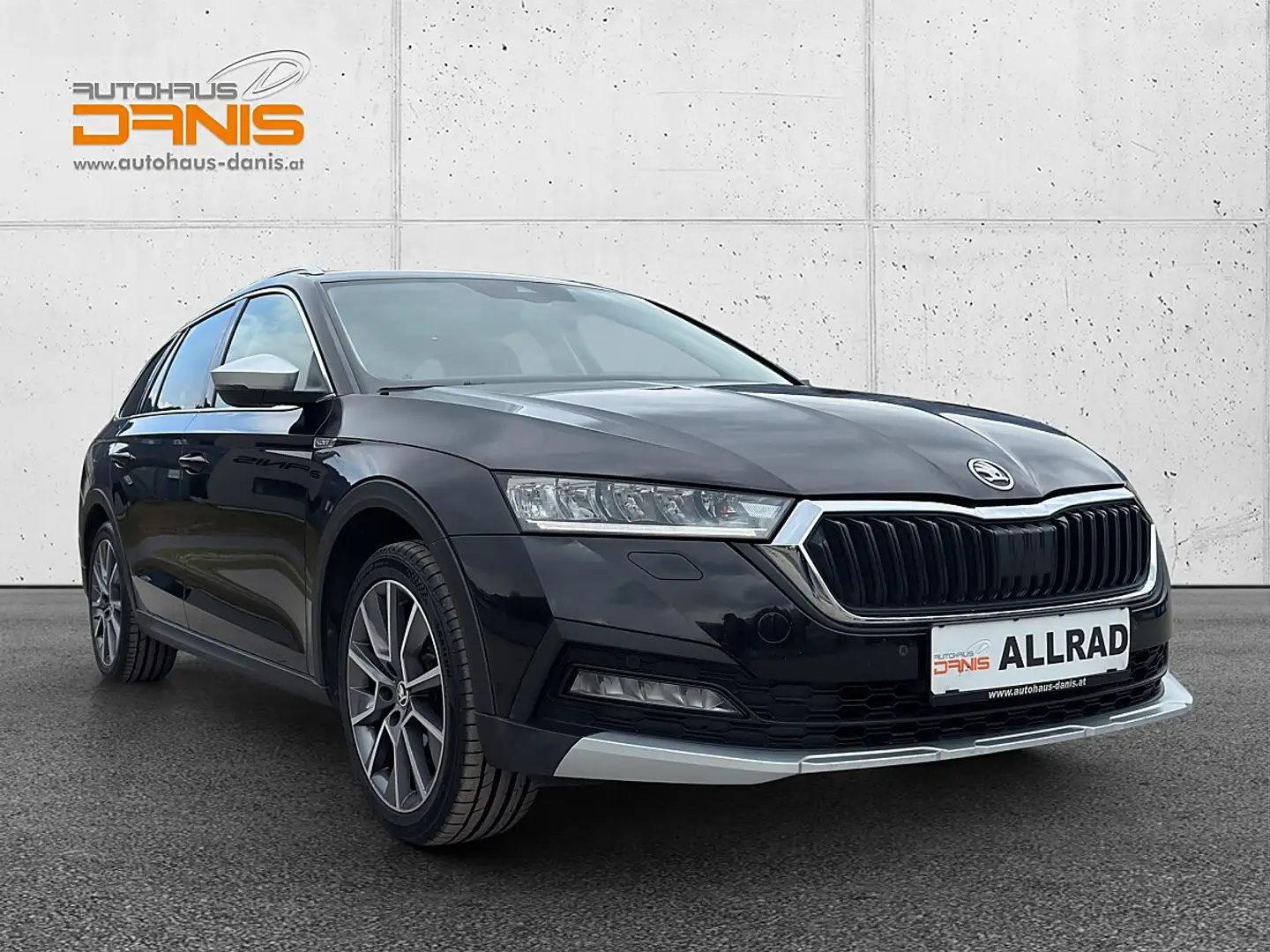 Skoda Octavia Combi Scout 2,0 TDI 4x4 DSG Pano/AHV/18"/Navi/ACC Schwarz - 2